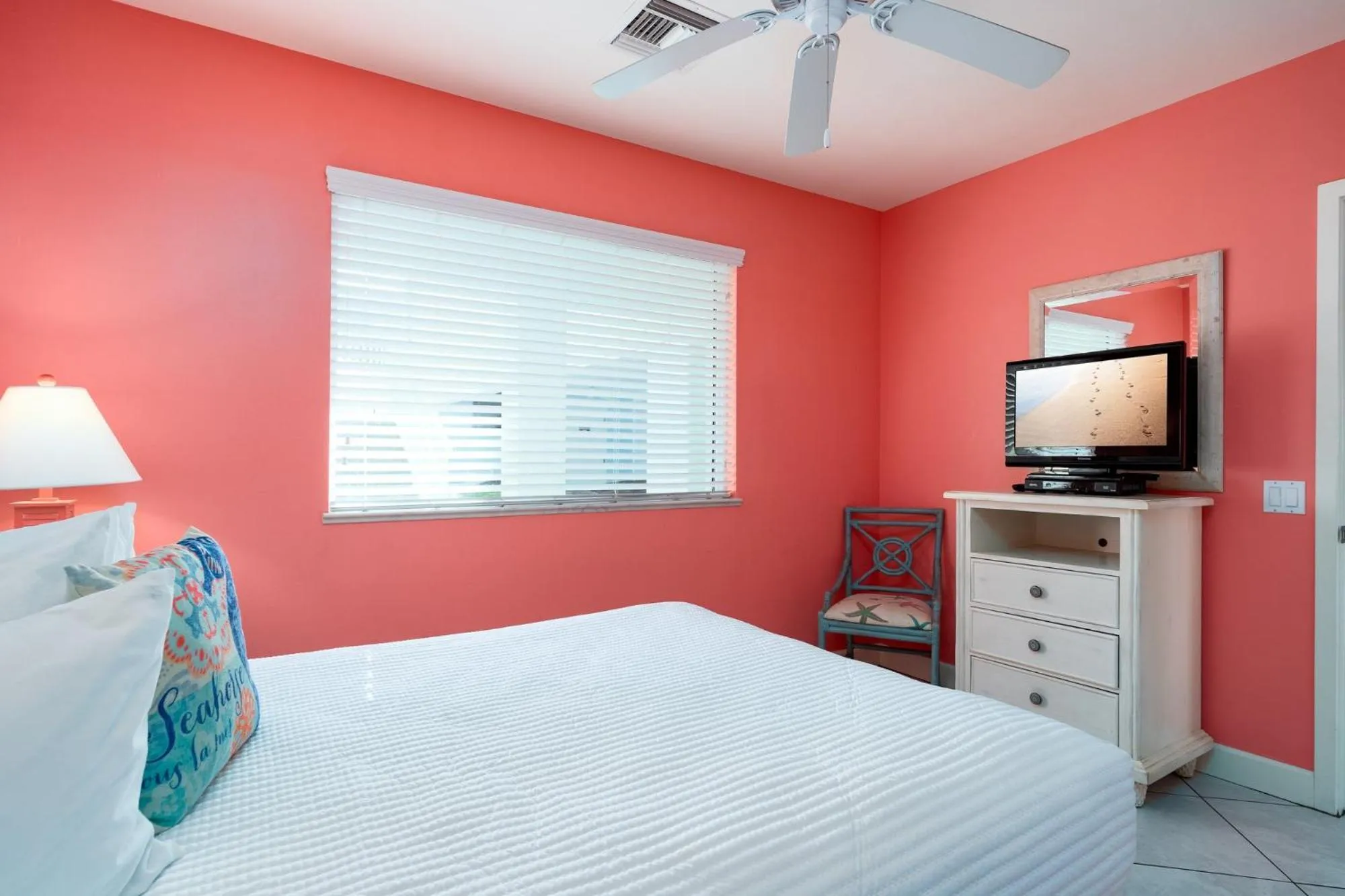 Bedroom, Bed in Harbour House at the Inn 204