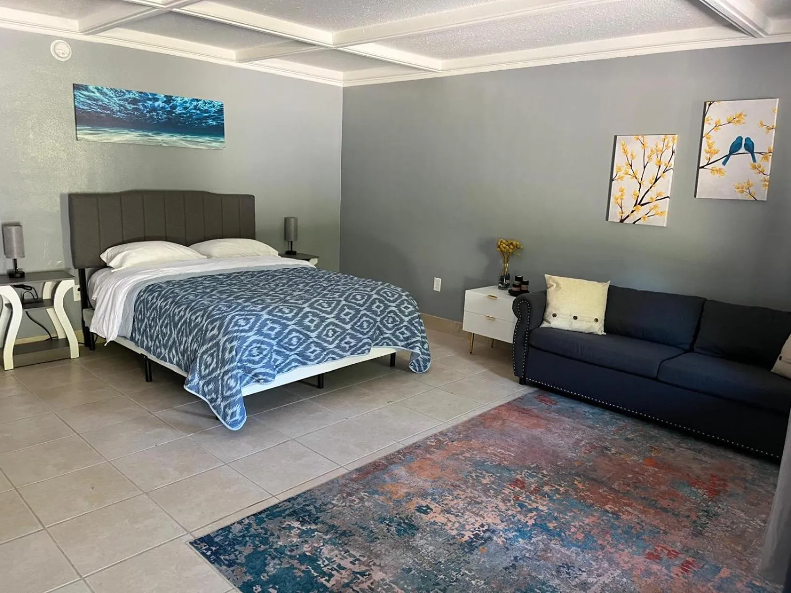 Photo of the whole room, Bed in BlueGem Motel