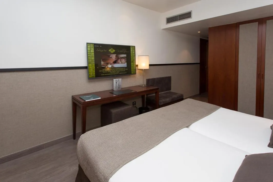 Photo of the whole room, Bed in Hotel Balmoral