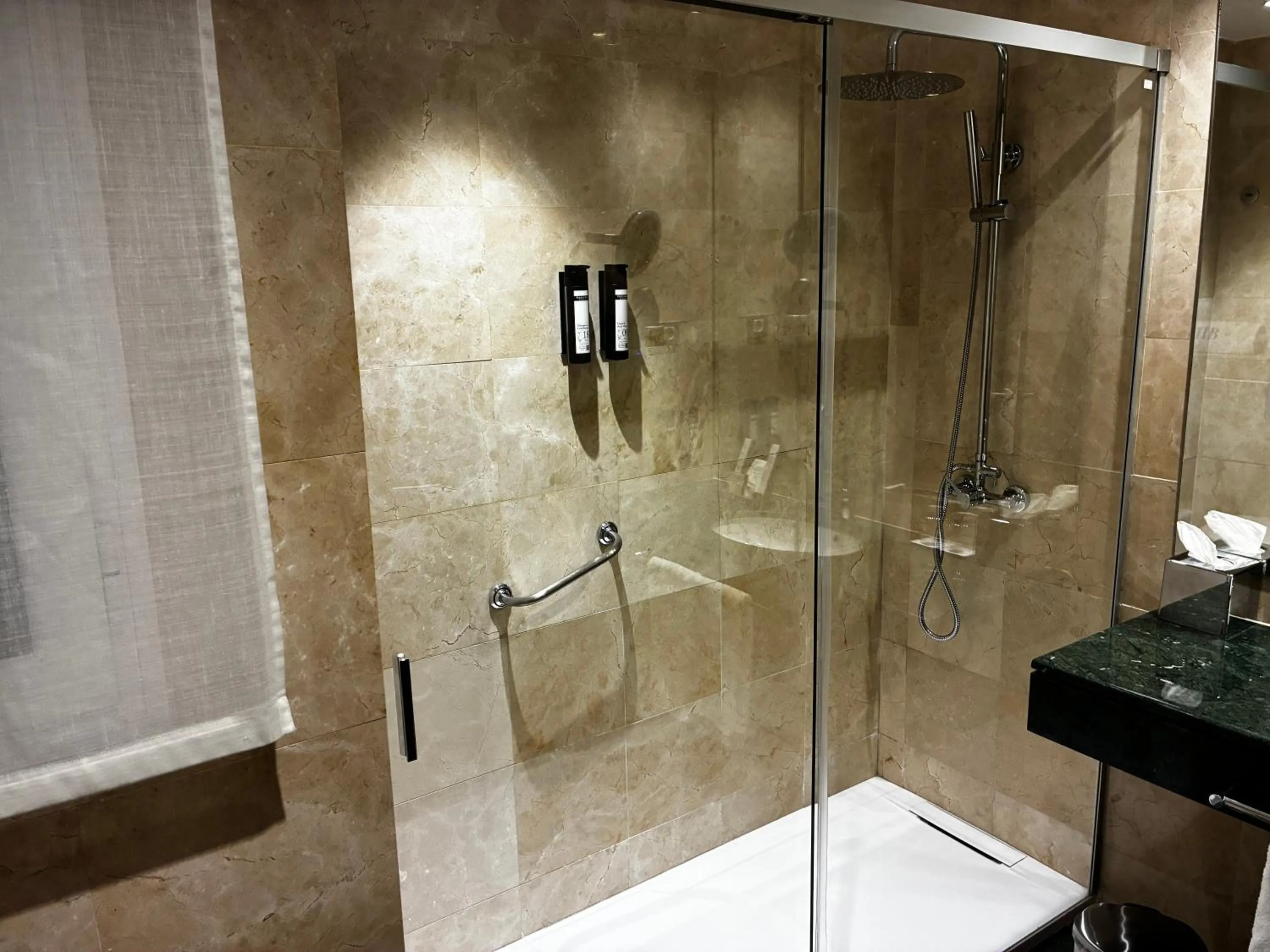 Bathroom in Hotel Balmoral