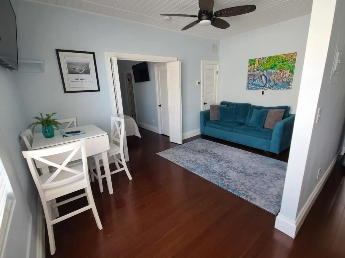 Living room in Four Suites on Duval Street w parking and pool
