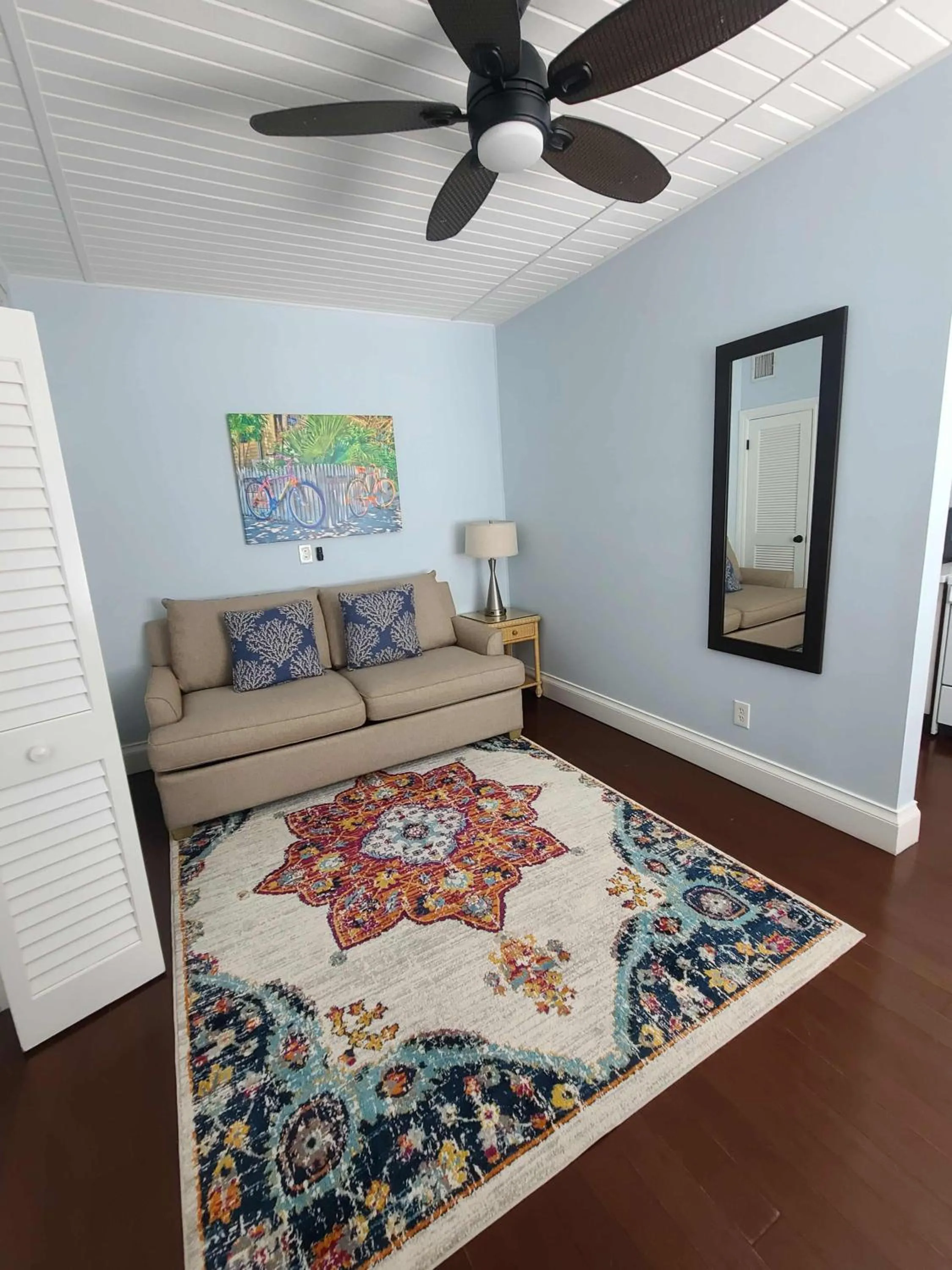 Living room in Four Suites on Duval Street w parking and pool