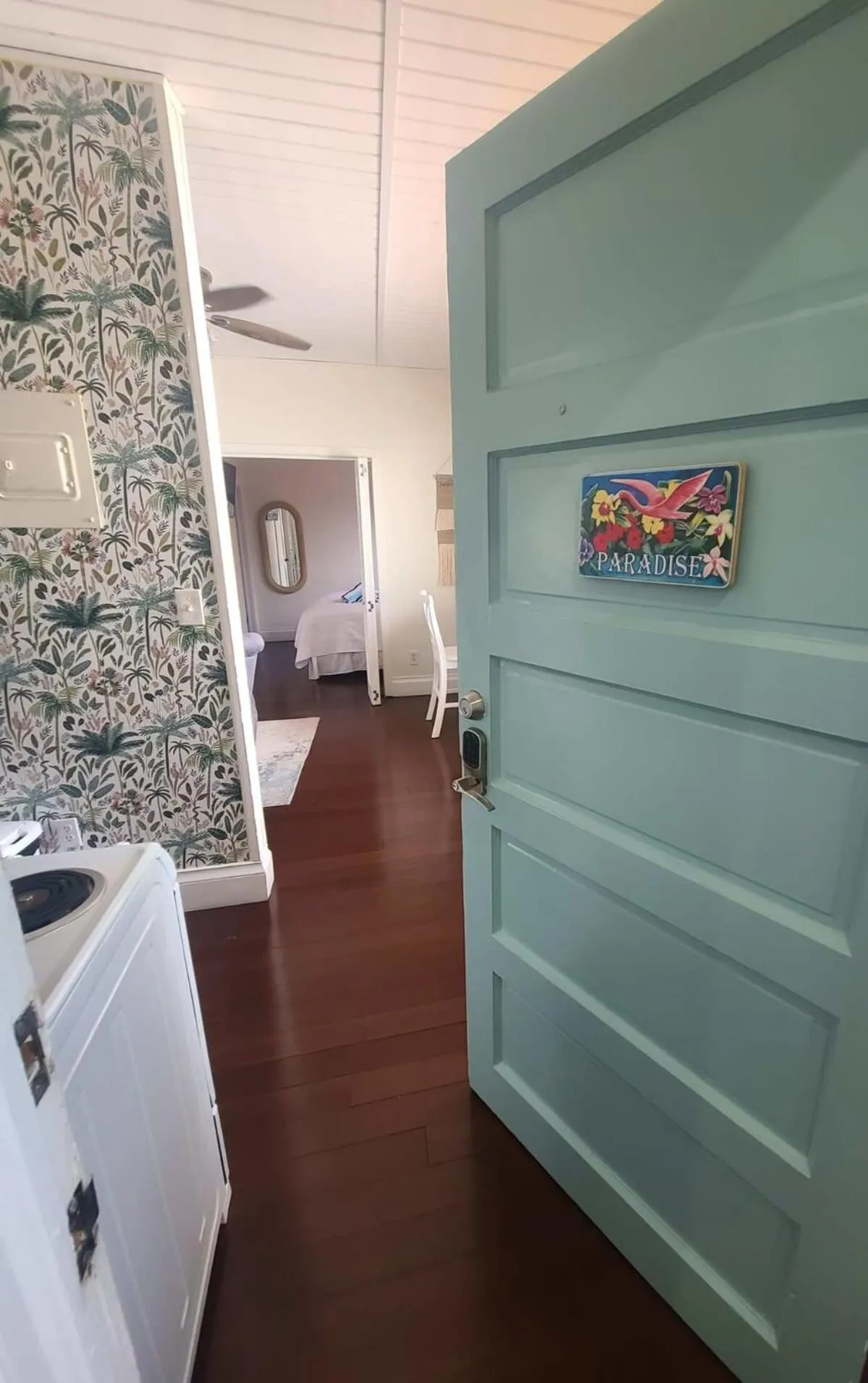 Facade/entrance, Bed in Four Suites on Duval Street w parking and pool