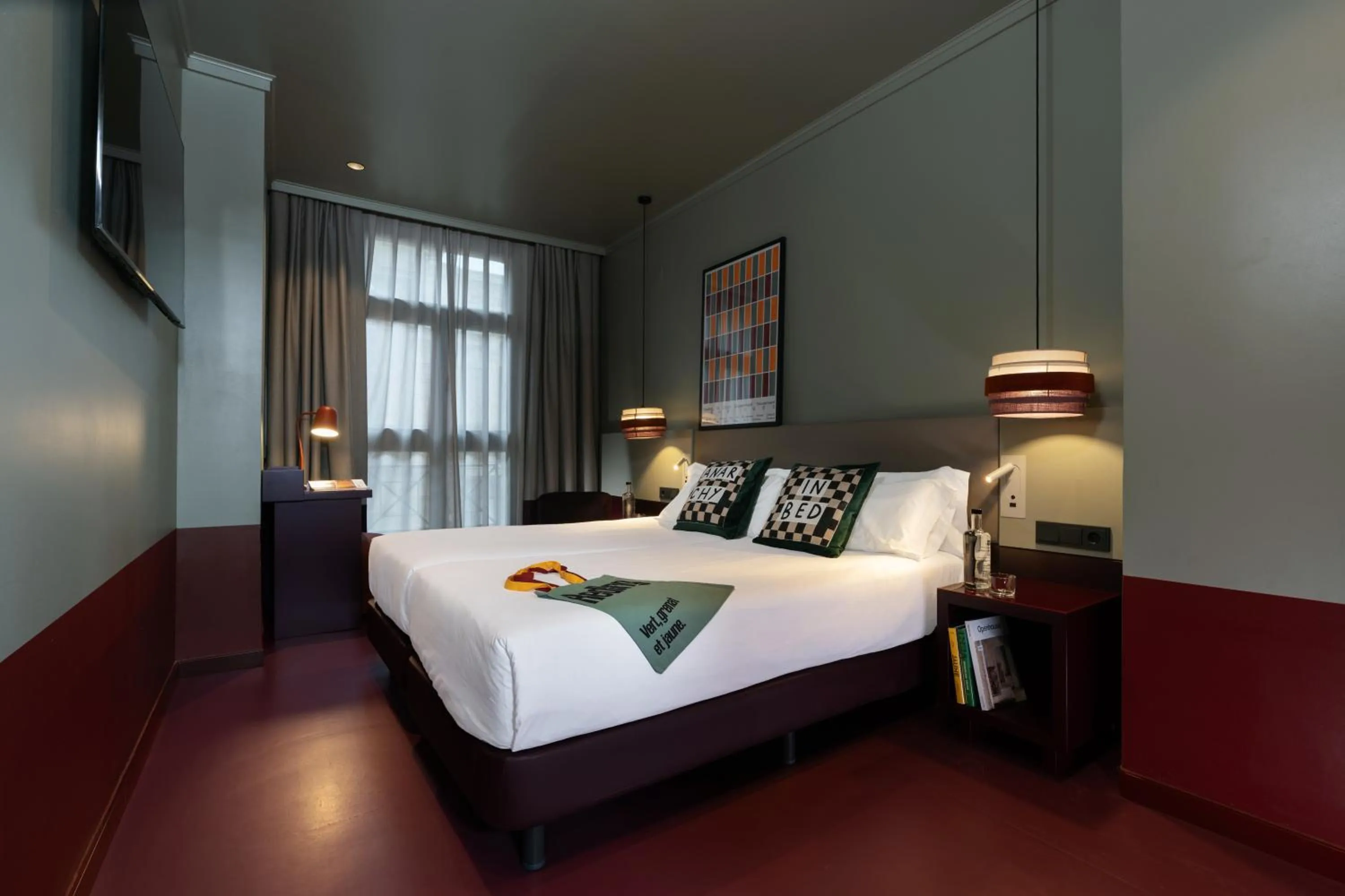 Photo of the whole room, Bed in chic&basic Reding