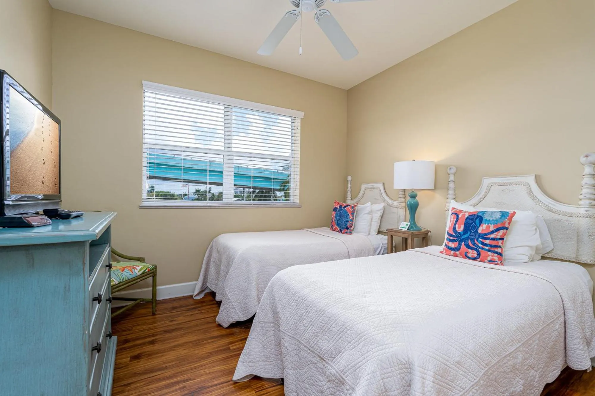 Bed in Harbour House at the Inn 318