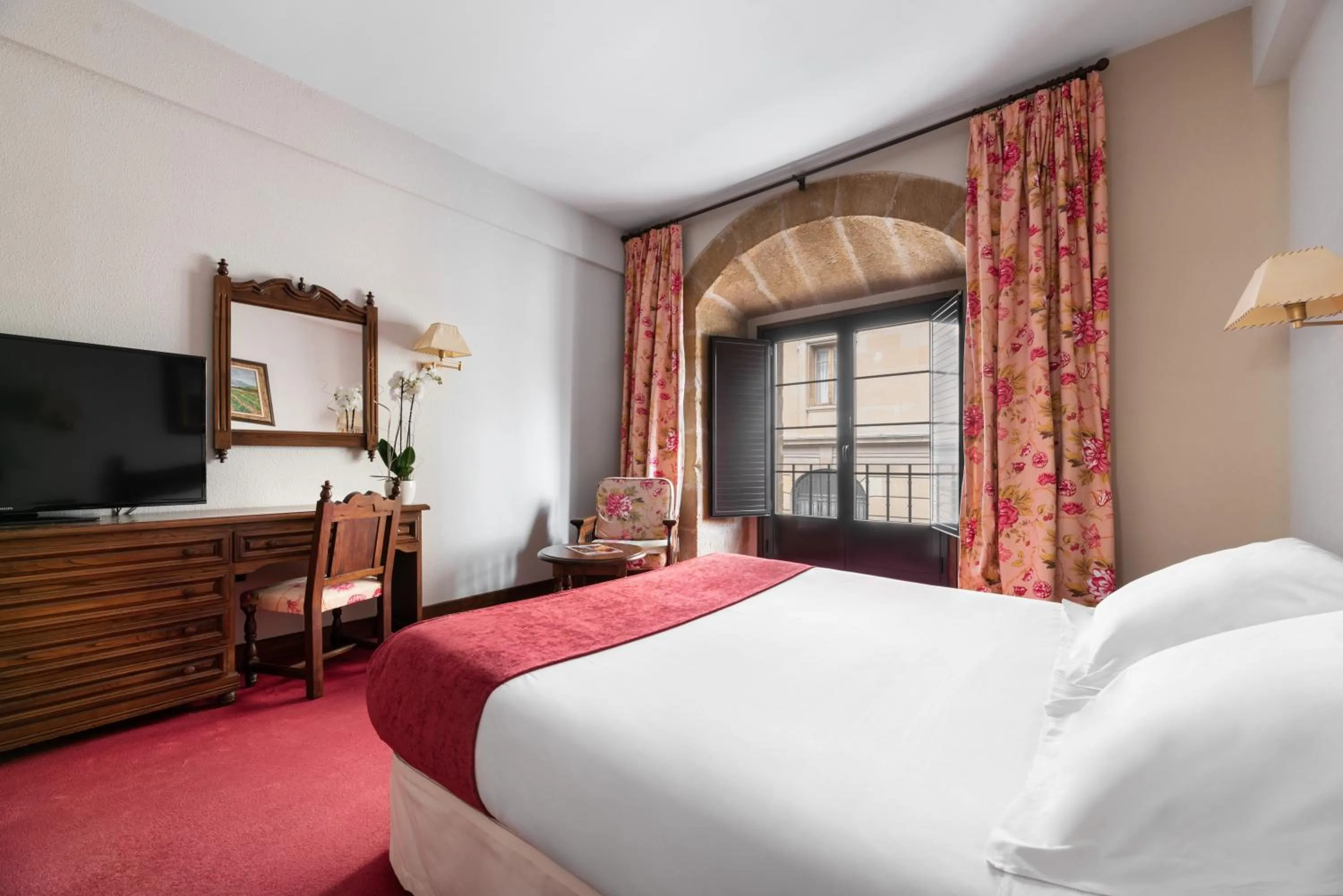 Bed in Eurostars Los Agustinos