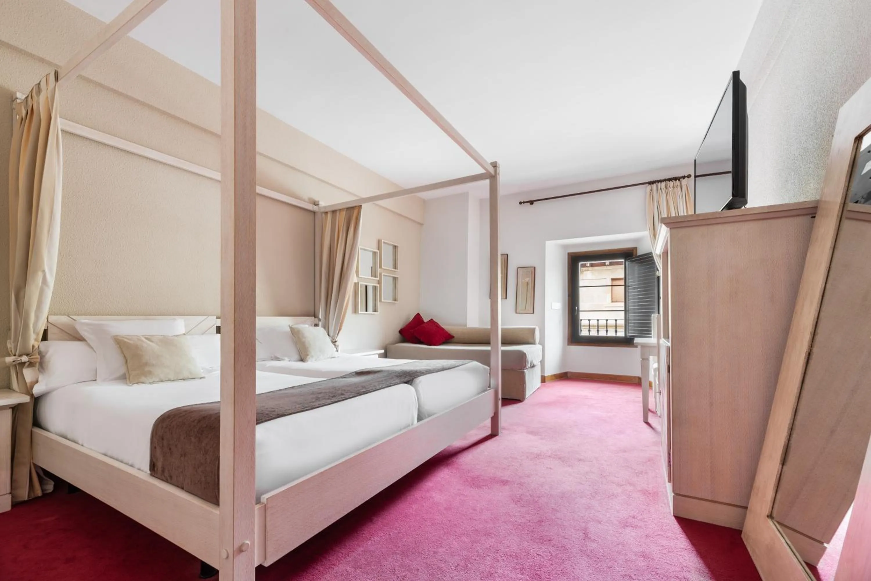 Bed in Eurostars Los Agustinos