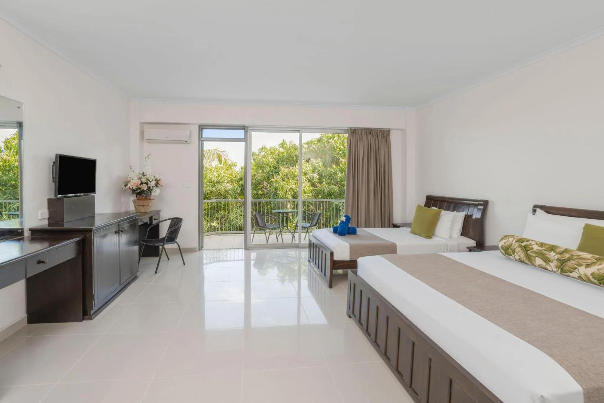 Bedroom, Bed in Trans International Hotel