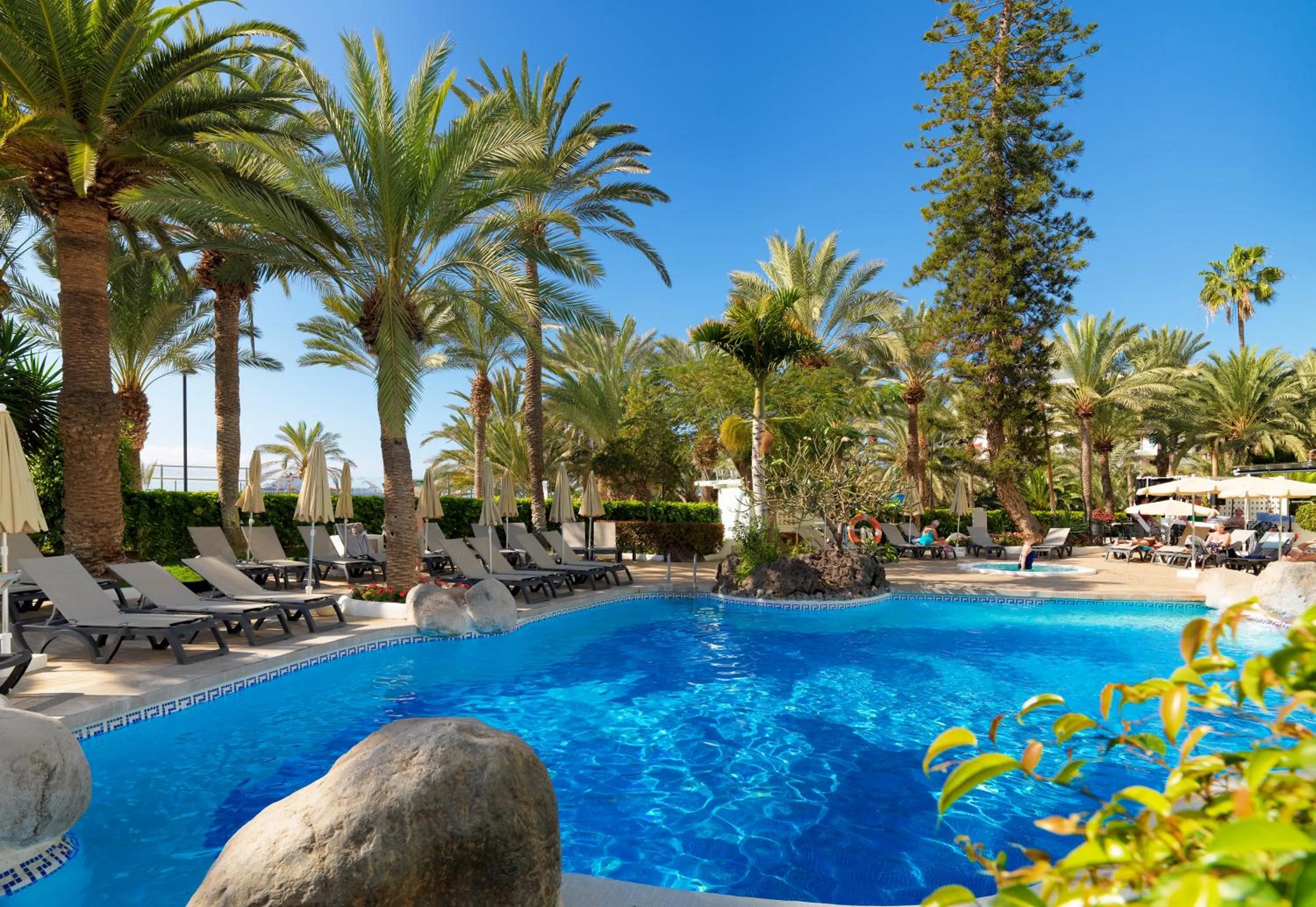 Swimming pool in Boutique Hotel H10 Big Sur - Adults Only