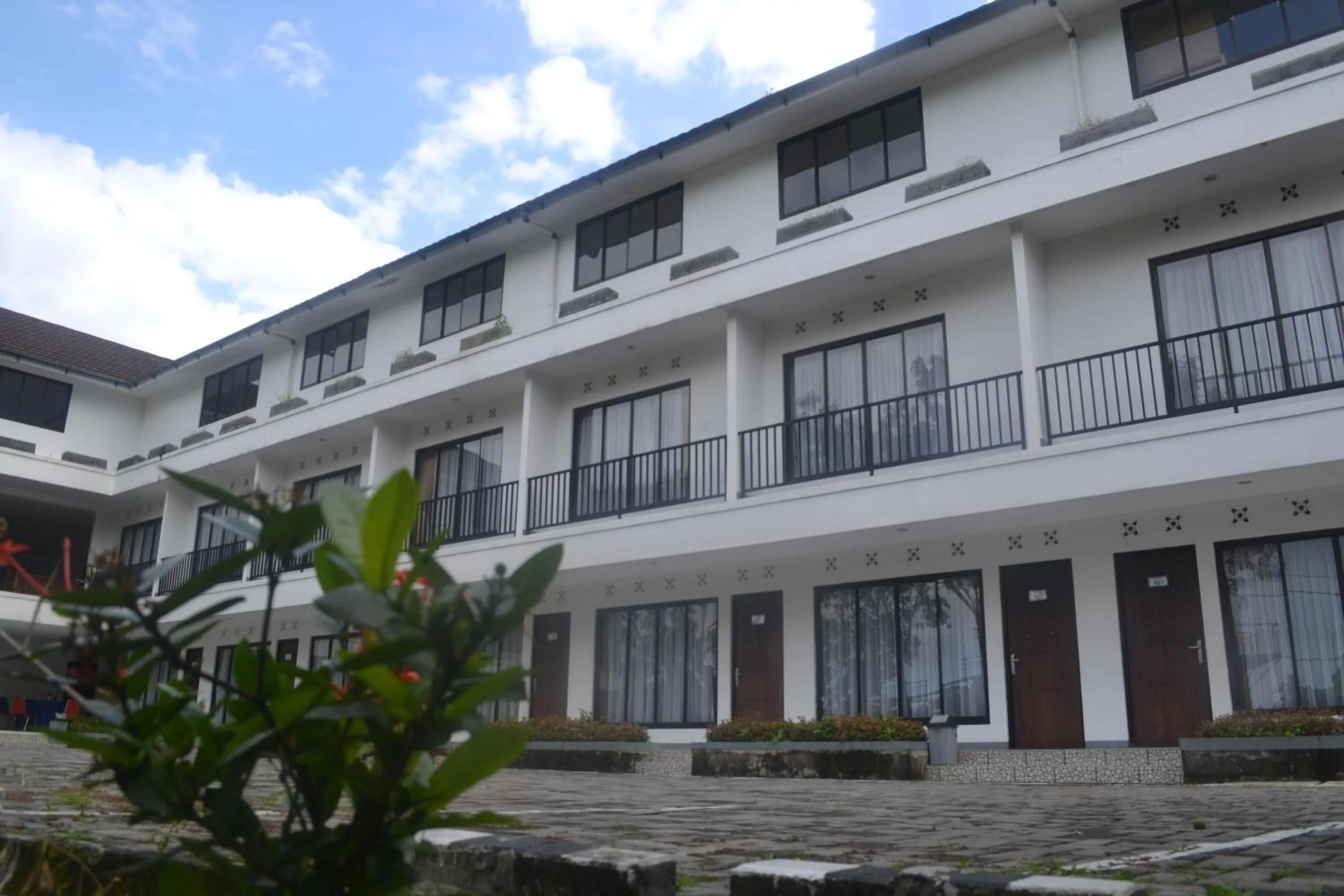 PUNCAK VILLAGE HOTEL & KAMPUNG MAIN ANAK