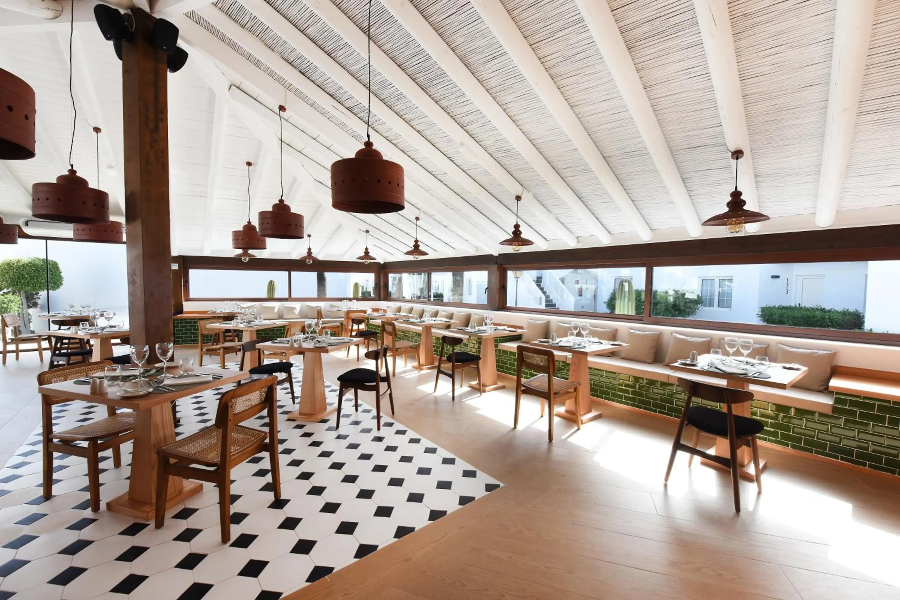 Restaurant/places to eat in Boutique Hotel H10 White Suites - Adults Only