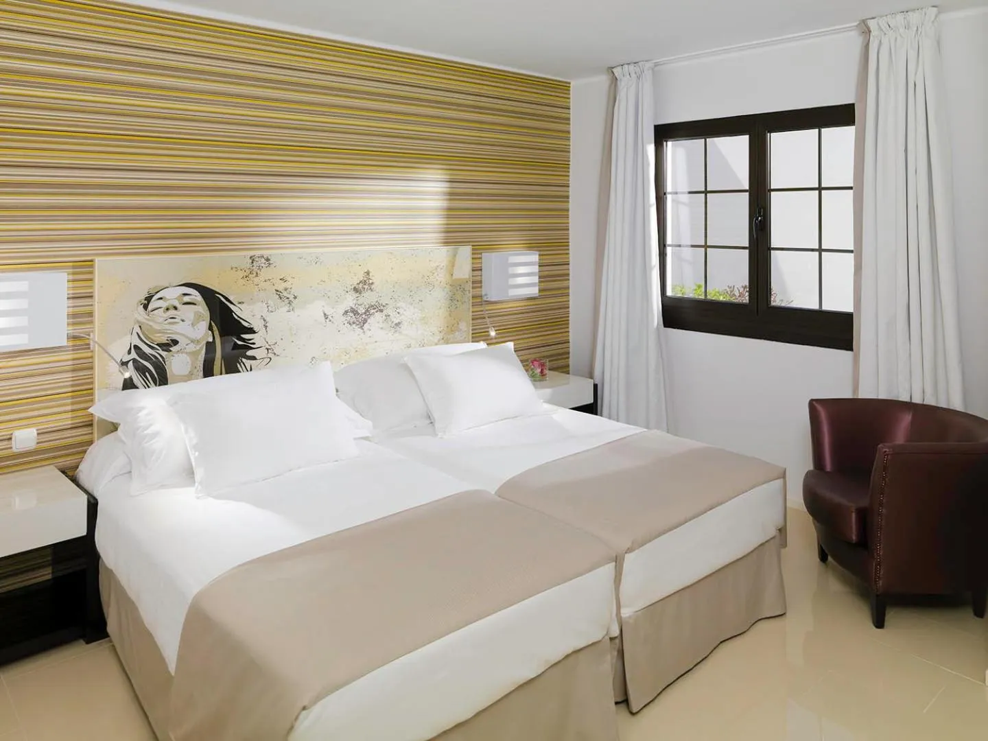 Photo of the whole room, Bed in Boutique Hotel H10 White Suites - Adults Only