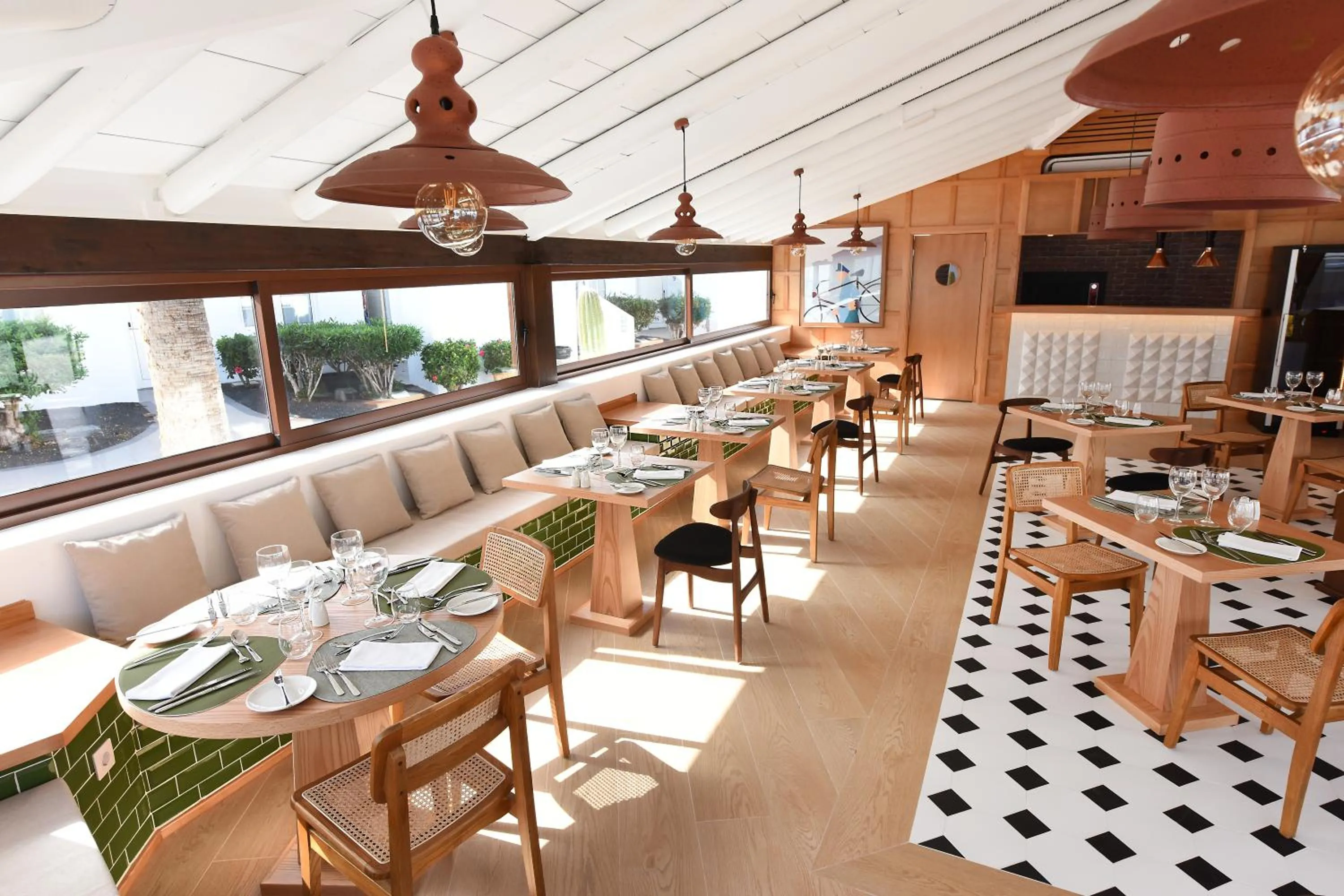 Restaurant/places to eat in Boutique Hotel H10 White Suites - Adults Only