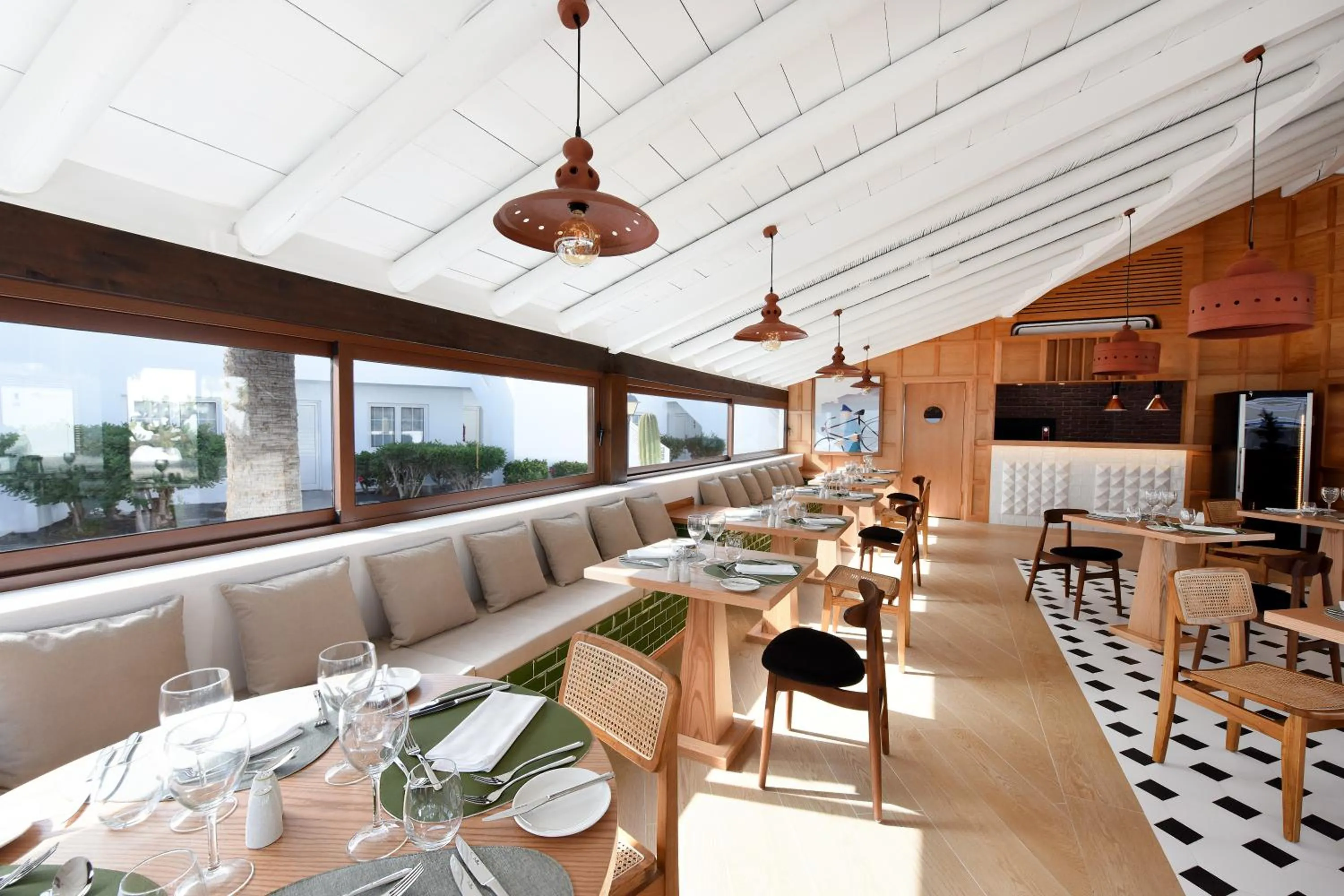 Restaurant/places to eat in Boutique Hotel H10 White Suites - Adults Only