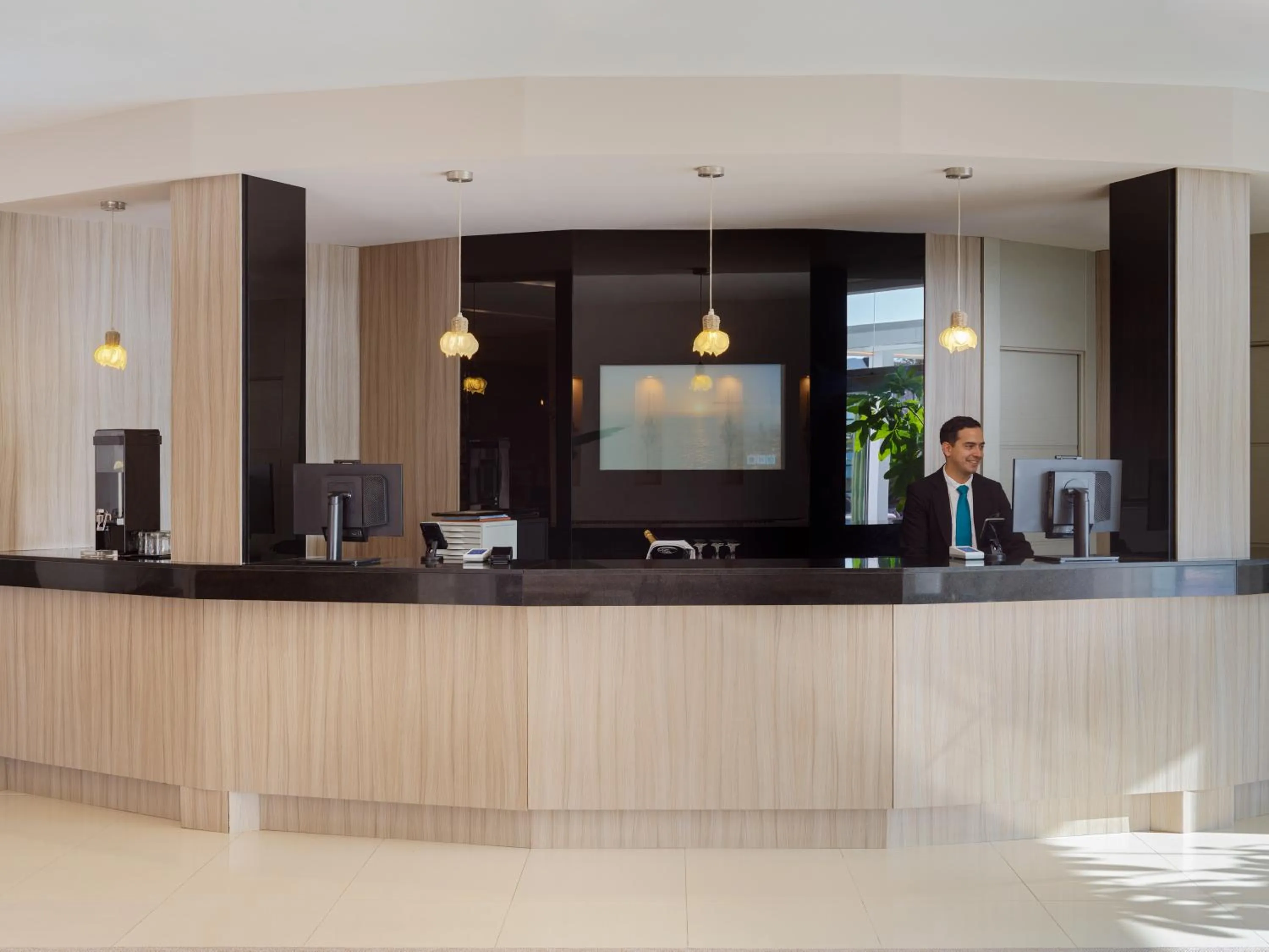 Lobby or reception in Boutique Hotel H10 White Suites - Adults Only