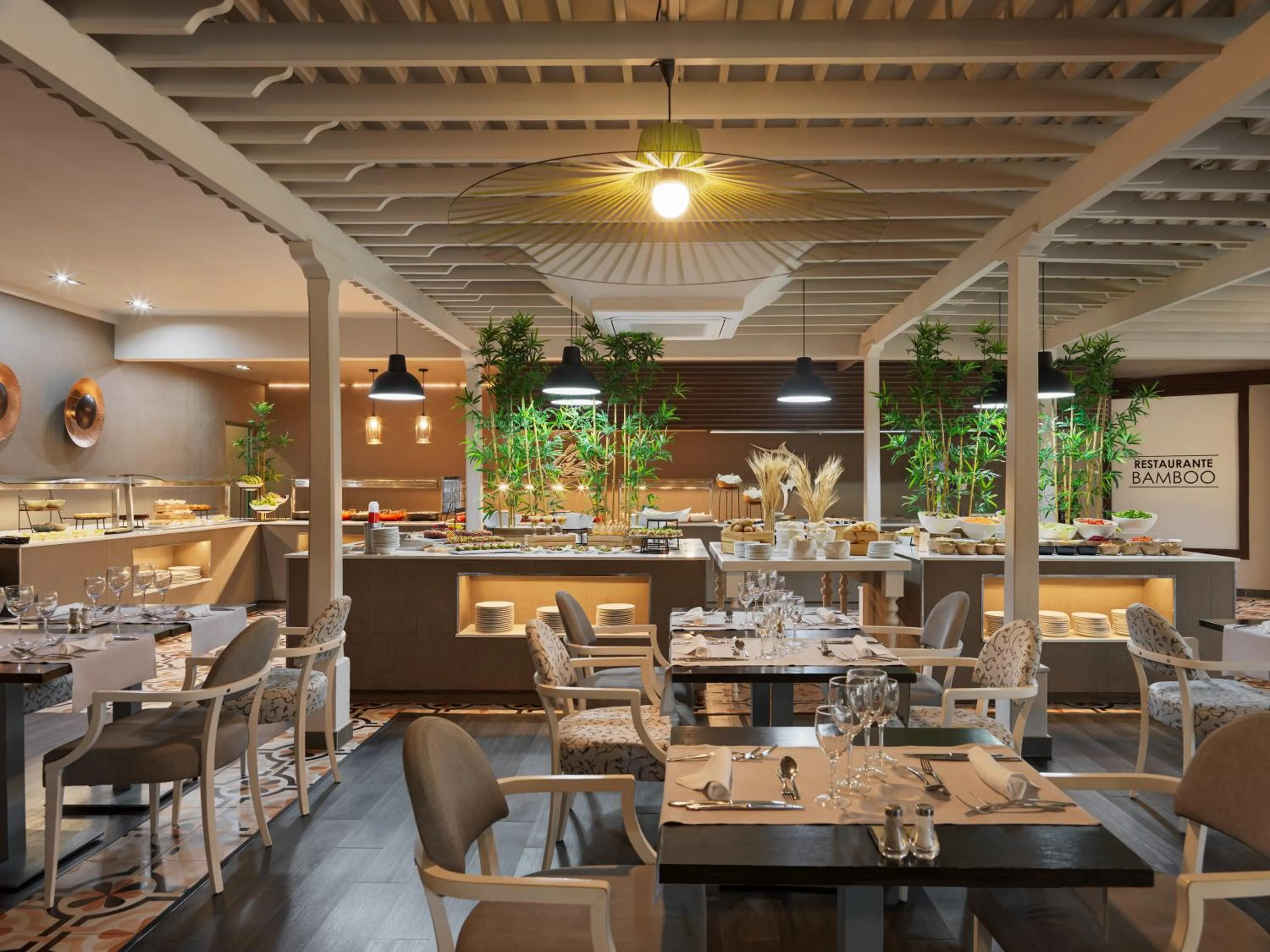 Restaurant/places to eat in Boutique Hotel H10 White Suites - Adults Only