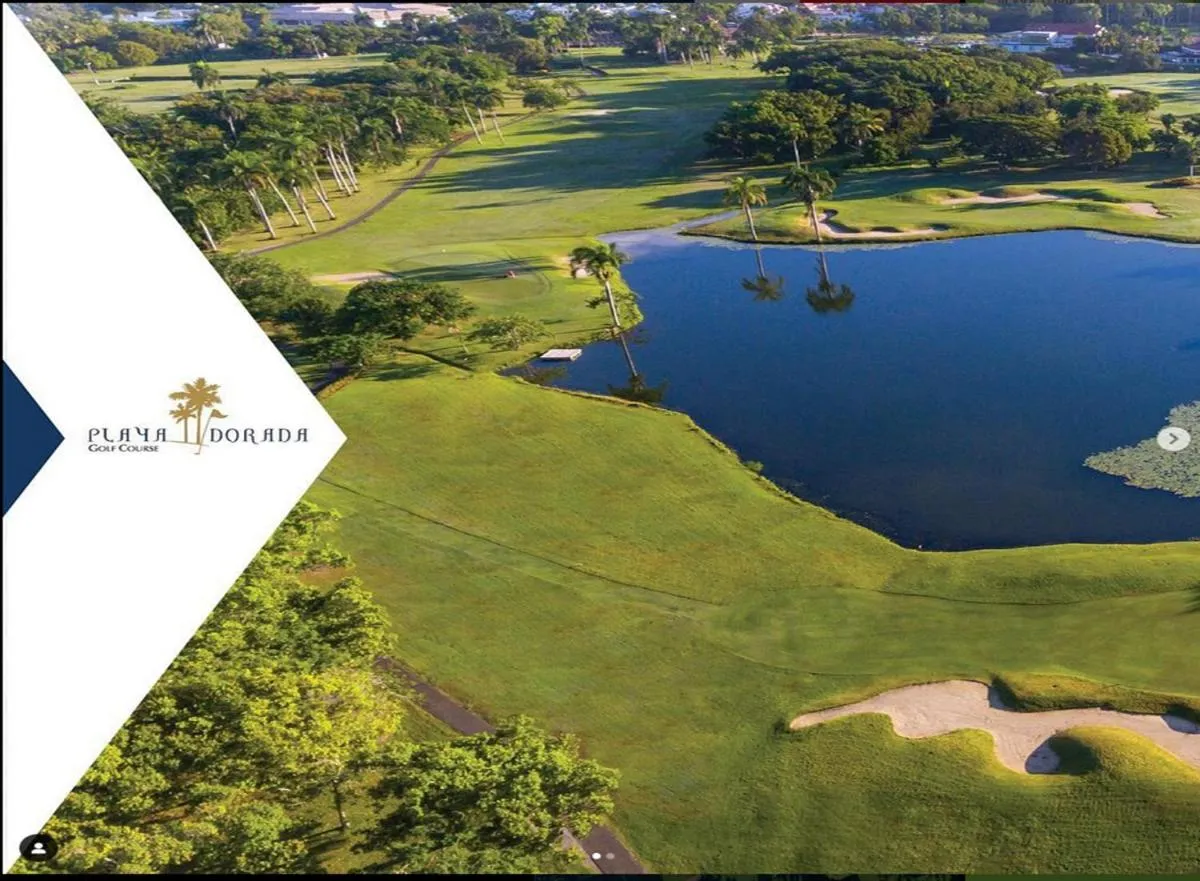 Golfcourse in CortLang Vacation Rentals, El Pueblito