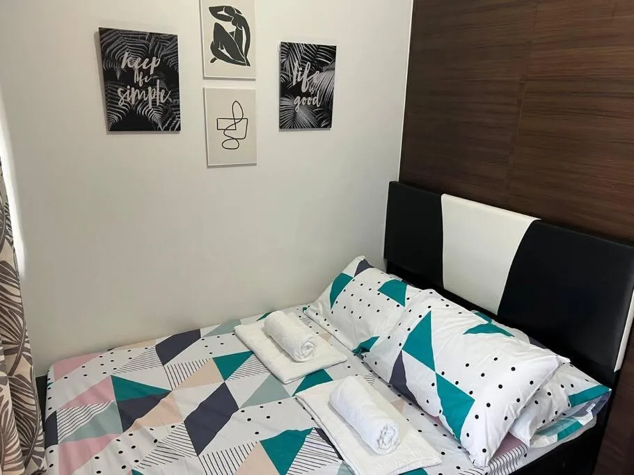 Bed in Air Residences - 1Bedroom Unit with Balcony - Wifi & Netflix