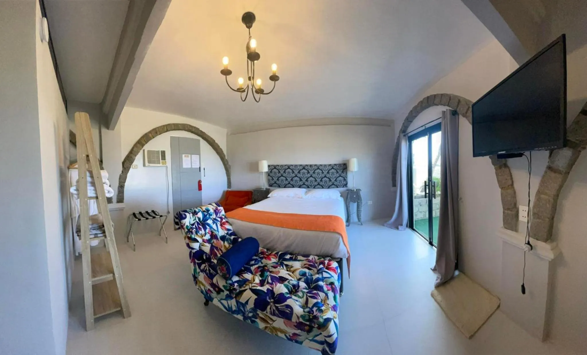 Bed in Sunbloom Beachfront Hotel and Restaurant Zambales