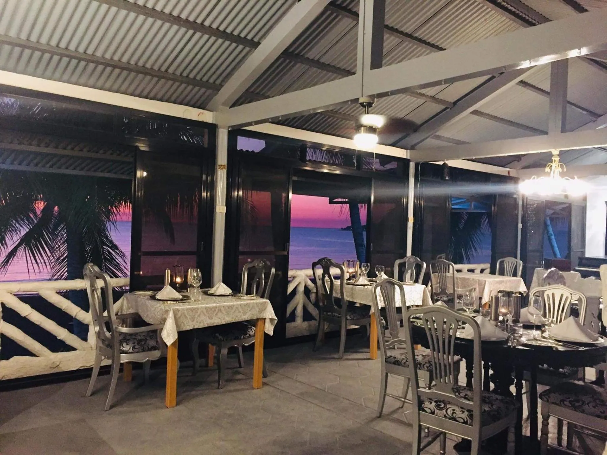 Restaurant/places to eat in Sunbloom Beachfront Hotel and Restaurant Zambales