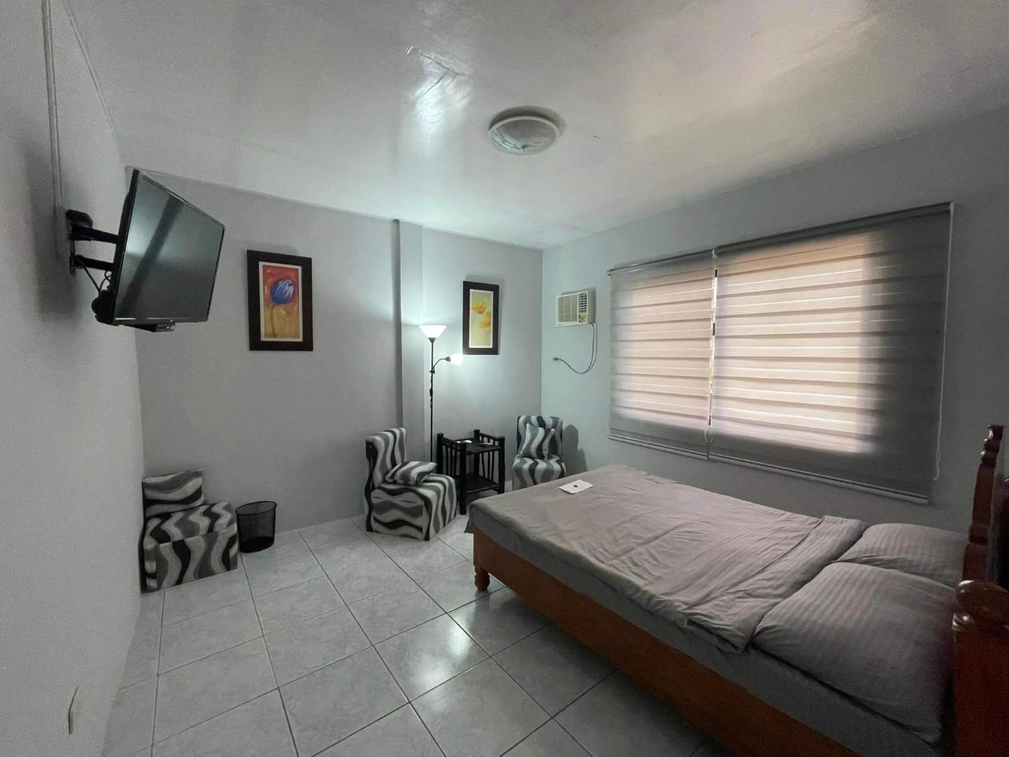 Bed in Sunbloom Beachfront Hotel and Restaurant Zambales