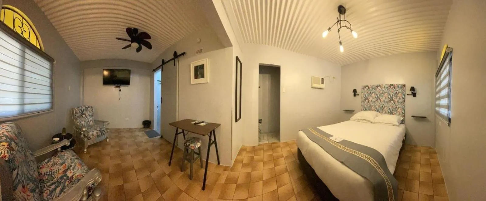 Bed in Sunbloom Beachfront Hotel and Restaurant Zambales