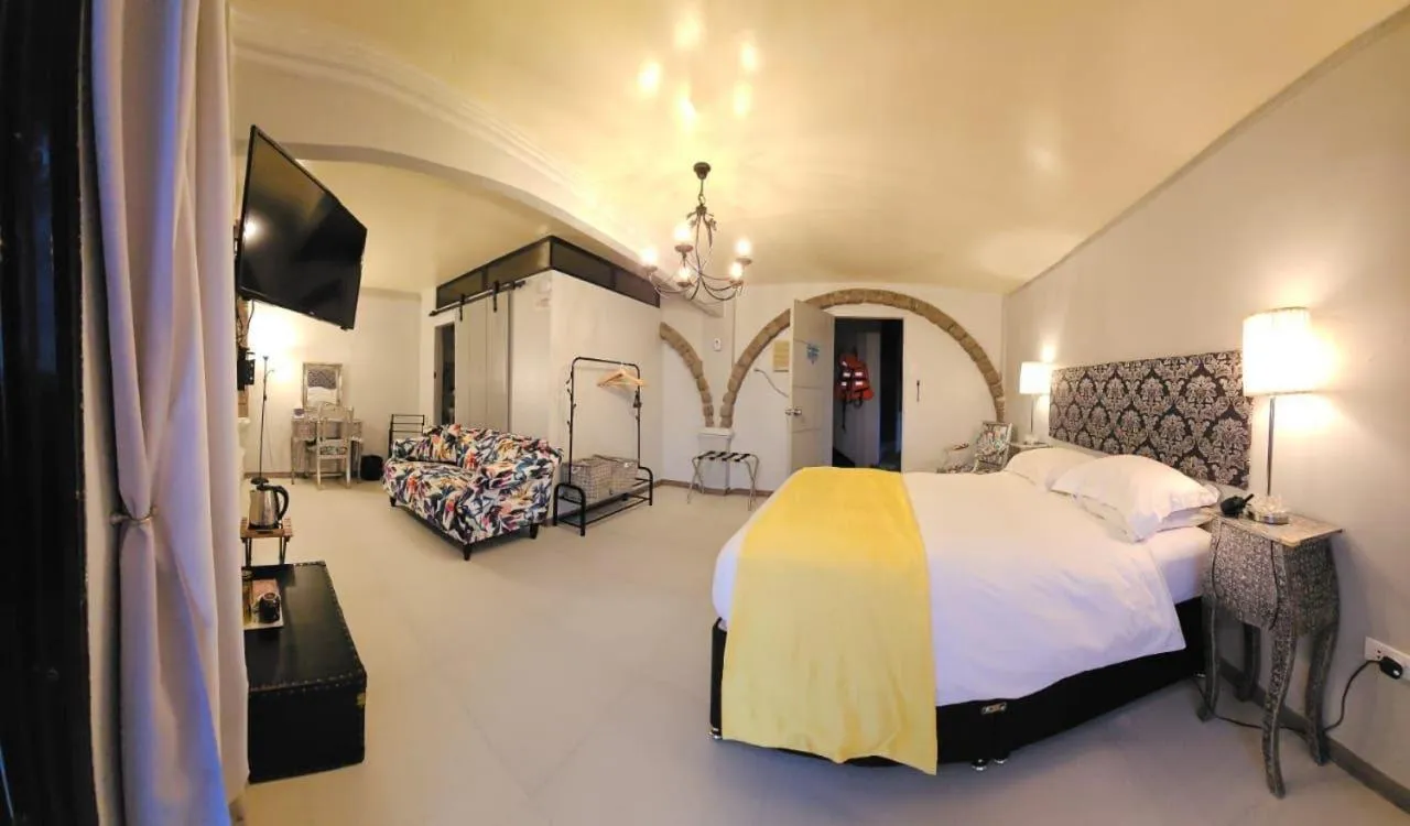 Bed in Sunbloom Beachfront Hotel and Restaurant Zambales