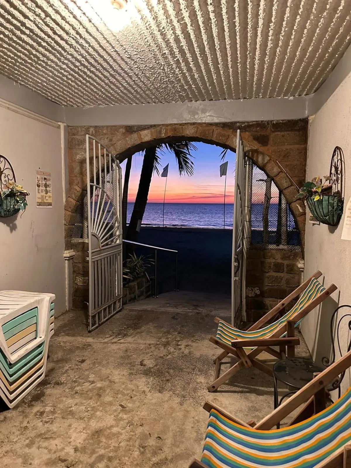 Sunbloom Beachfront Hotel and Restaurant Zambales