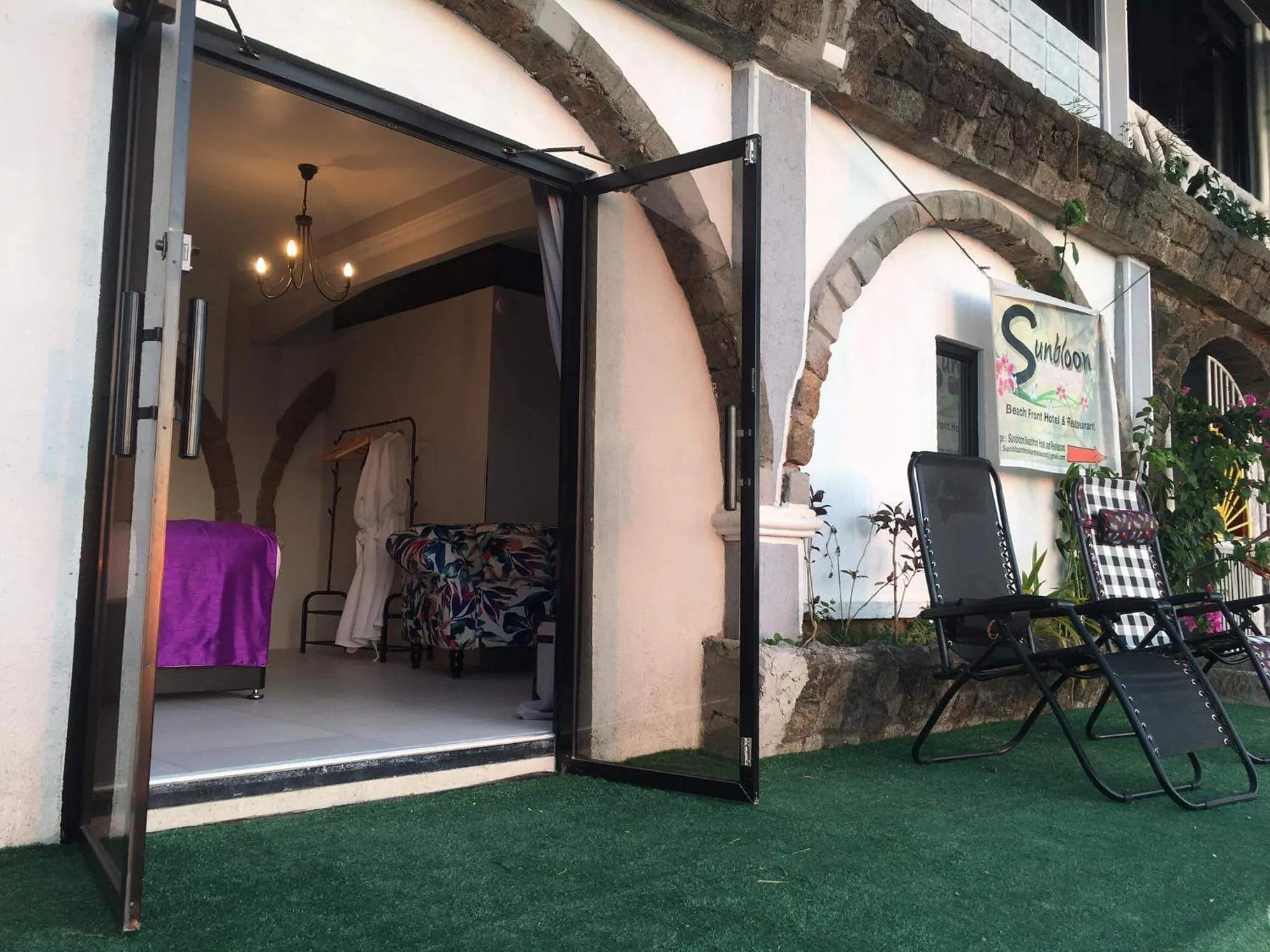 Sunbloom Beachfront Hotel and Restaurant Zambales