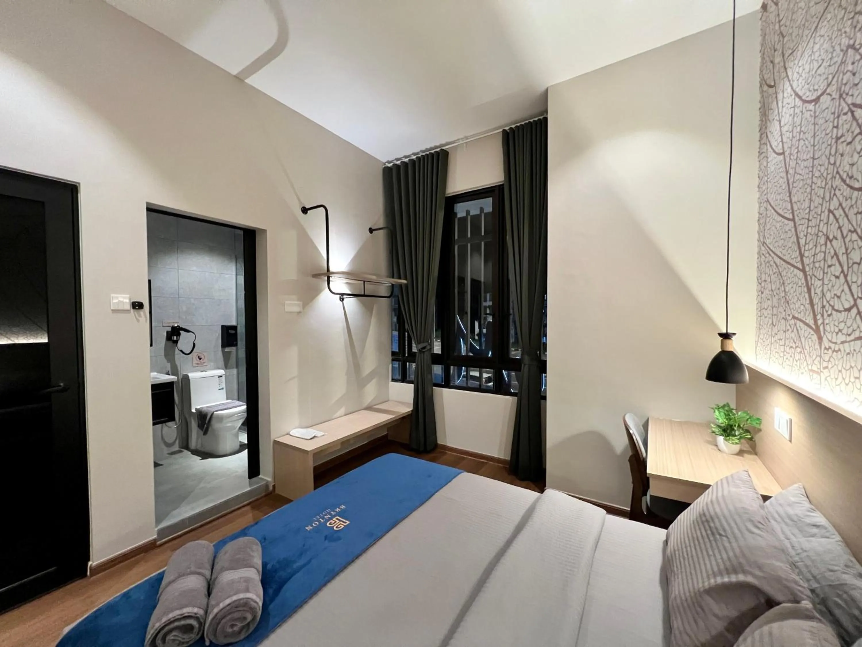 Bed in Hotel Brynton at Cameron Centrum Mall