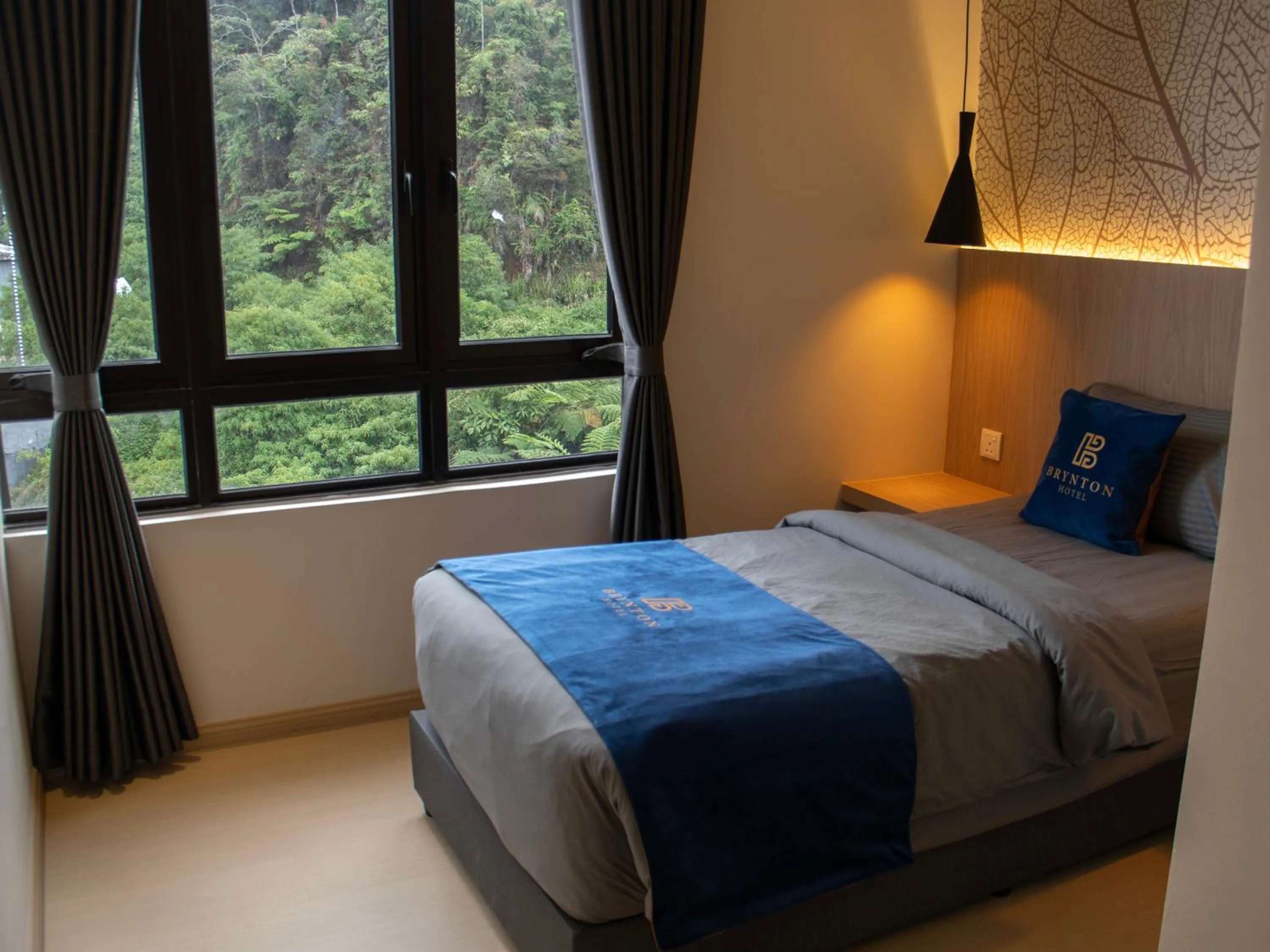 Bedroom, Bed in Hotel Brynton at Cameron Centrum Mall