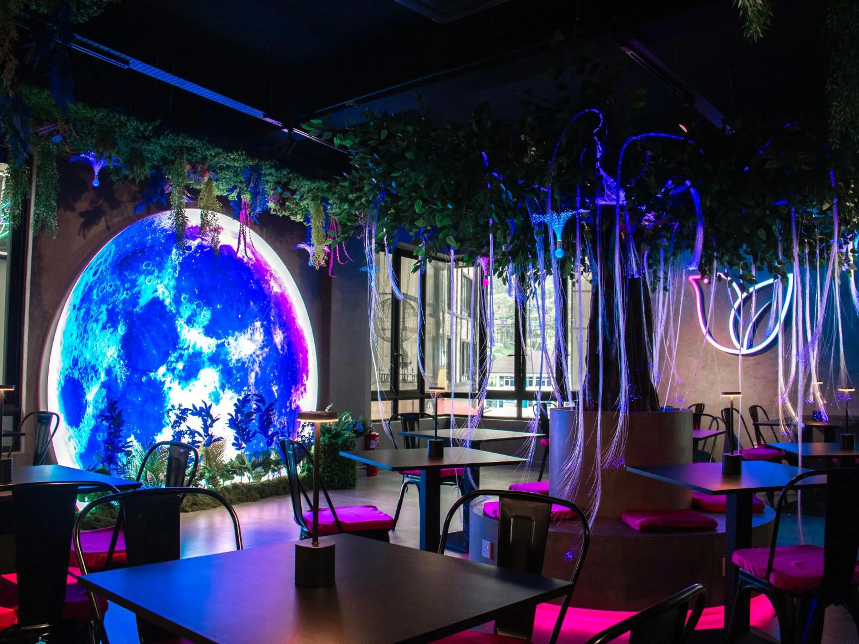 Restaurant/places to eat in Hotel Brynton at Cameron Centrum Mall