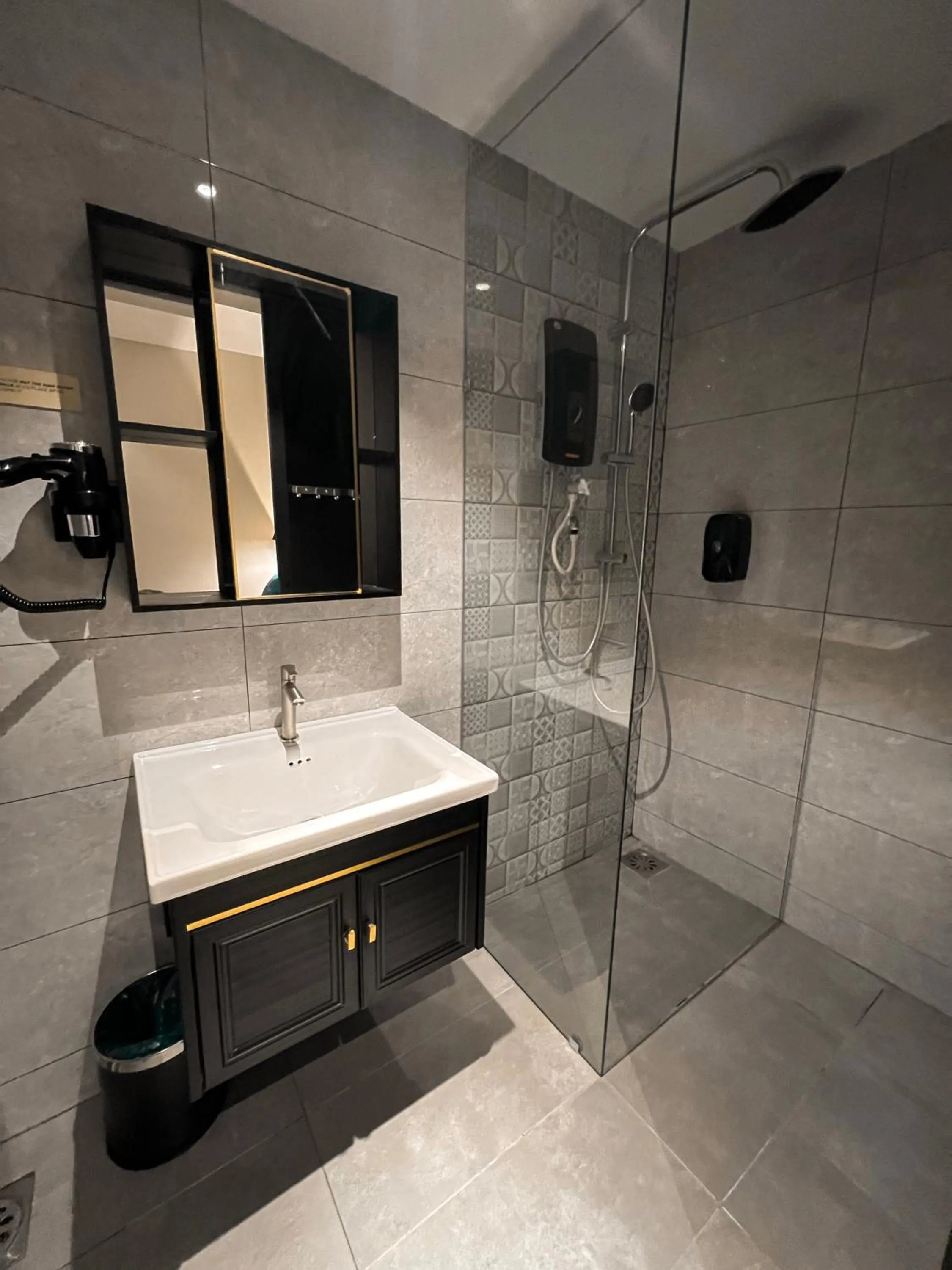 Bathroom in Hotel Brynton at Cameron Centrum Mall