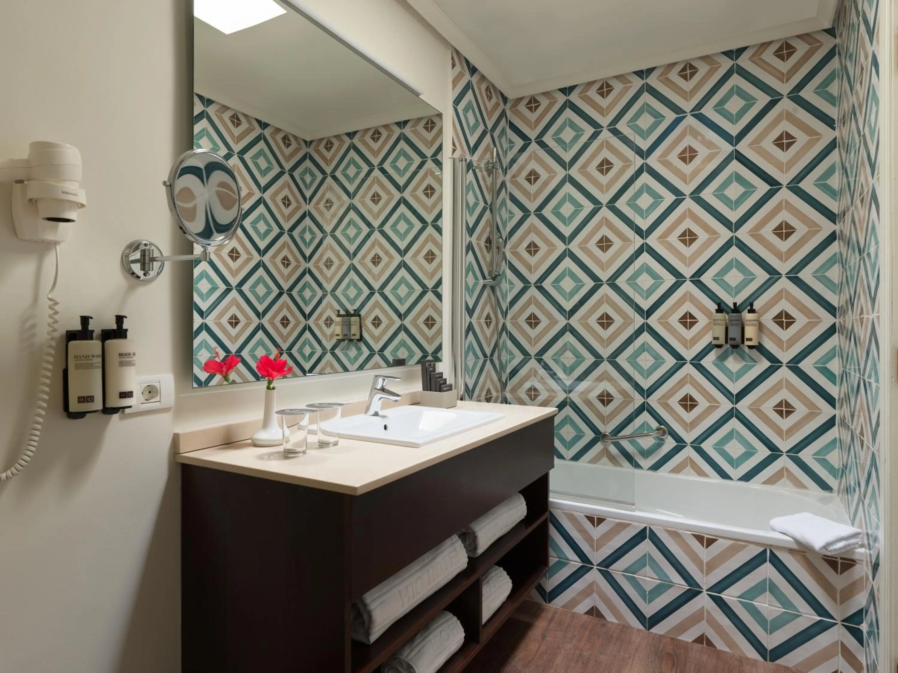 Bathroom in H10 Las Palmeras