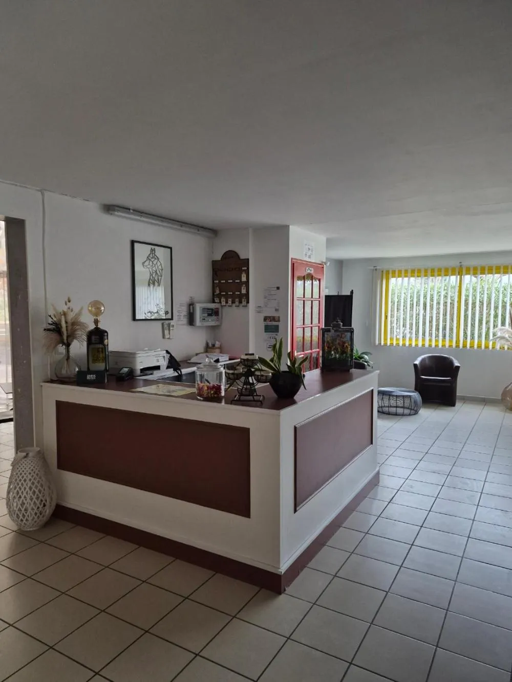 Living room in Logis hôtel restaurant Le clos saint loup