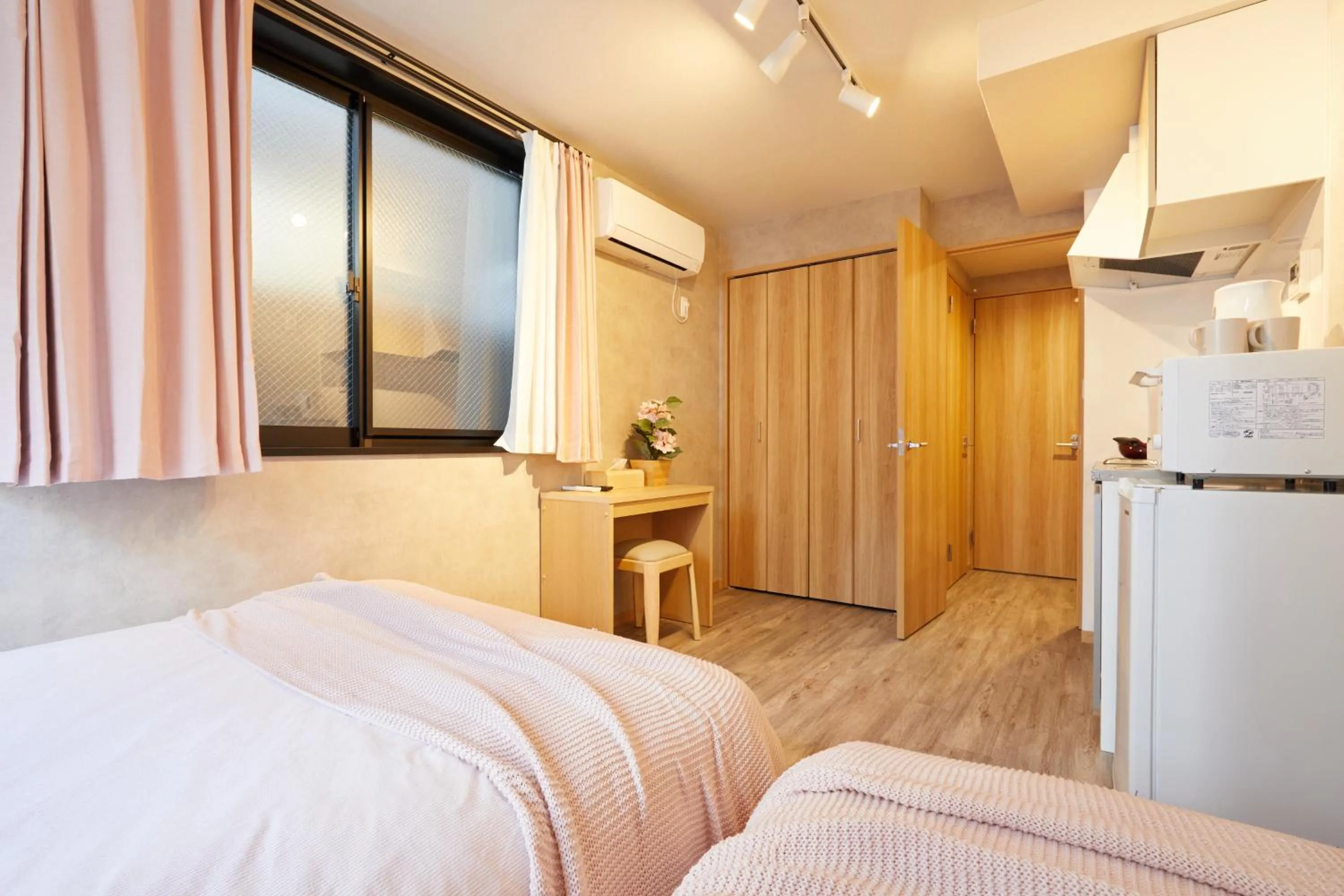 Designed apart ment Yamanote Line Shin-Okubo Sta 3 min walk