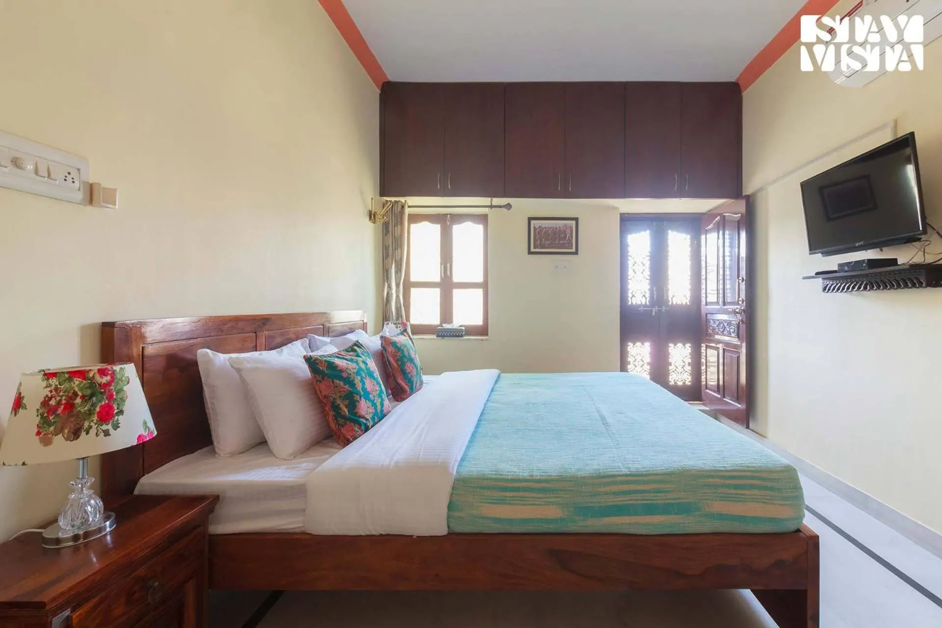 Bedroom, Bed in Sunset Escape by VEO - Part of StayVista