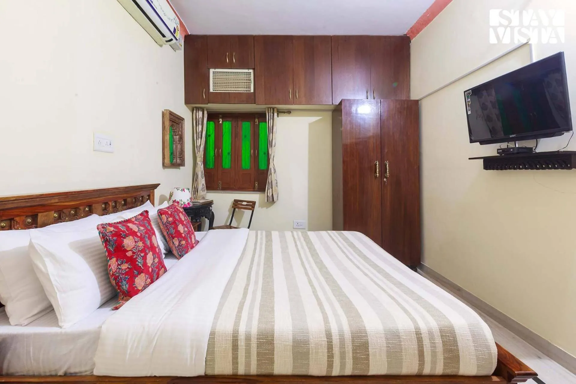 Bedroom, Bed in Sunset Escape by VEO - Part of StayVista
