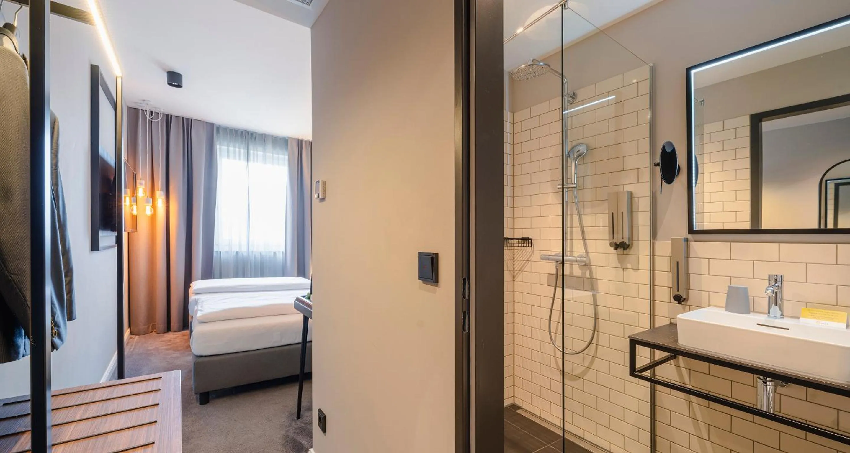 Photo of the whole room, Bed in PLAZA INN Ulm