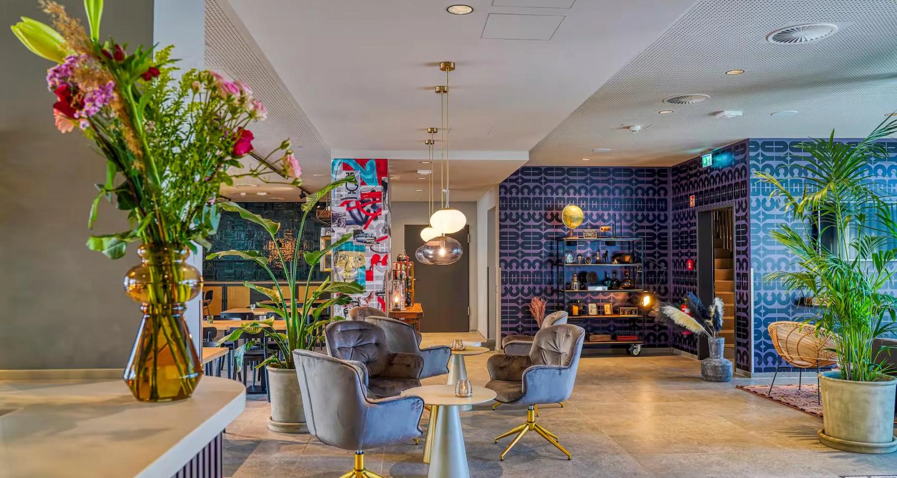 Lounge or bar in PLAZA INN Ulm