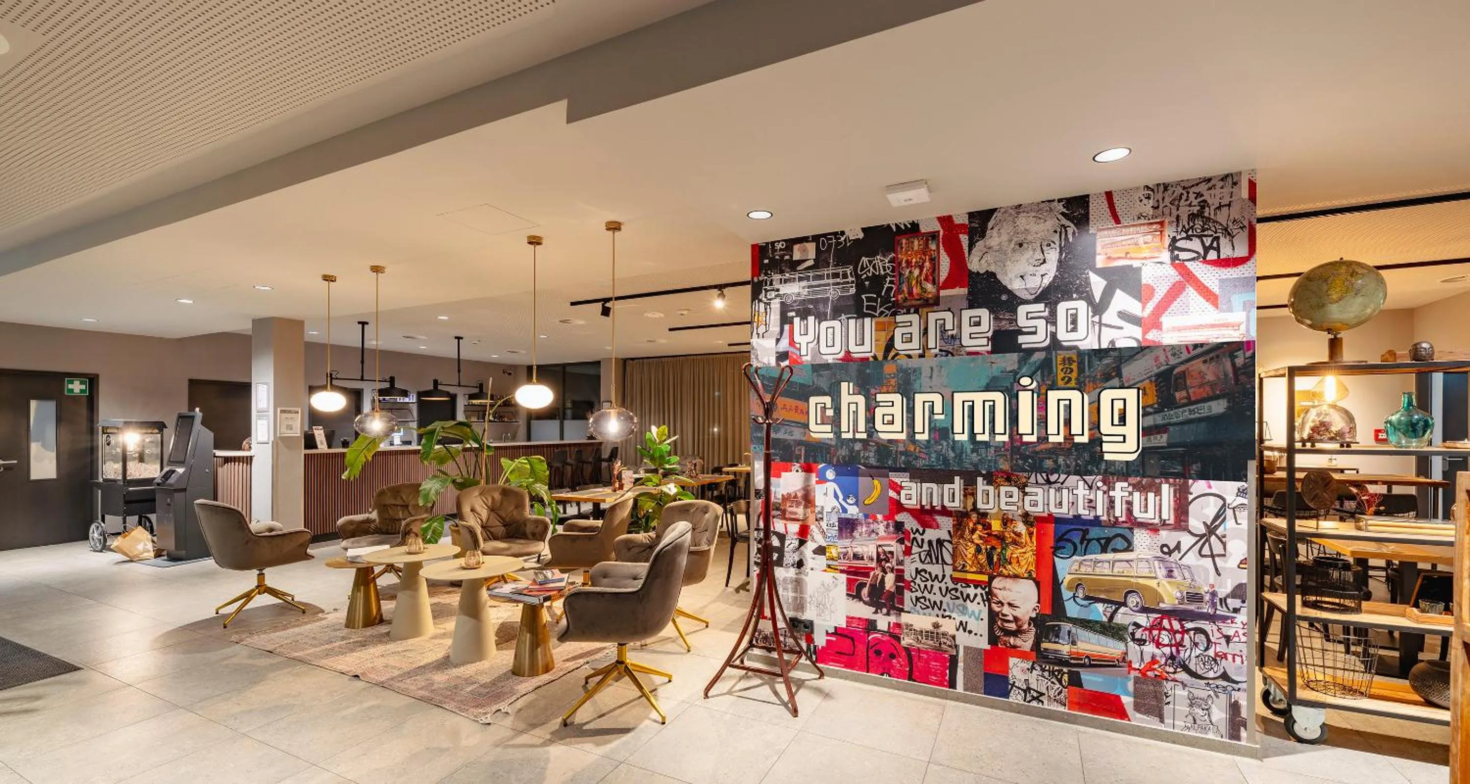 Lobby or reception in PLAZA INN Ulm