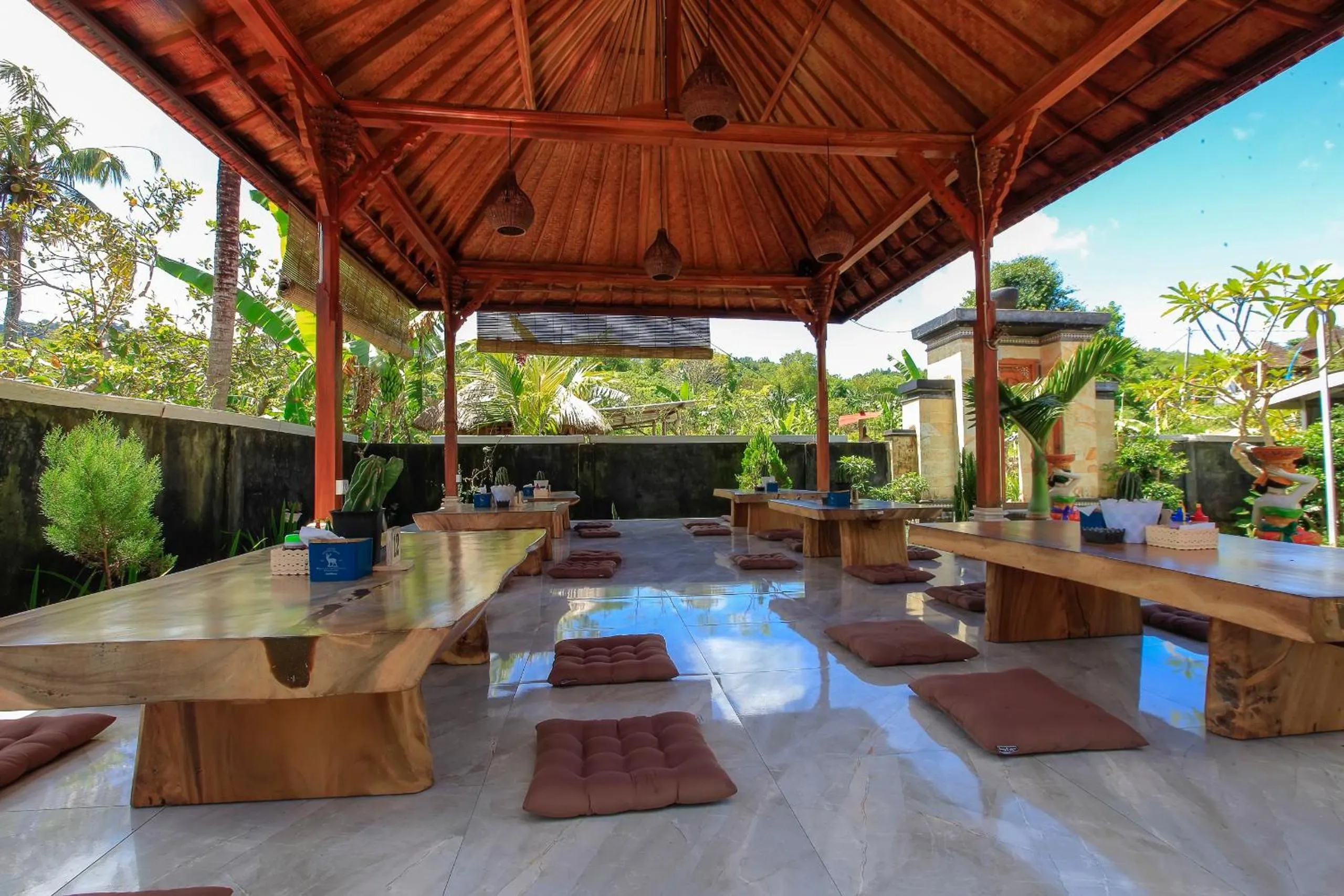 Restaurant/places to eat in THE DARA HILL