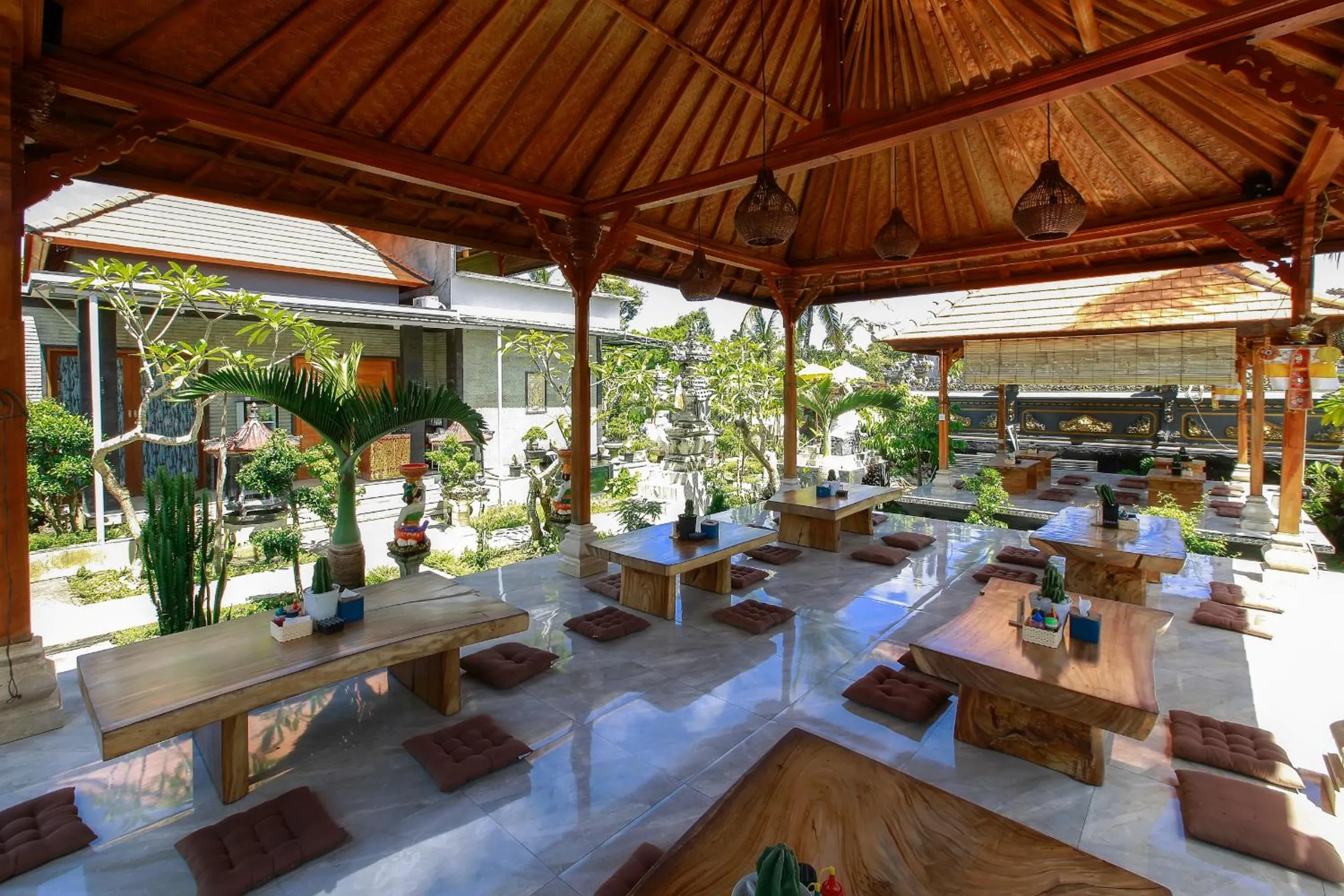 Restaurant/places to eat in THE DARA HILL