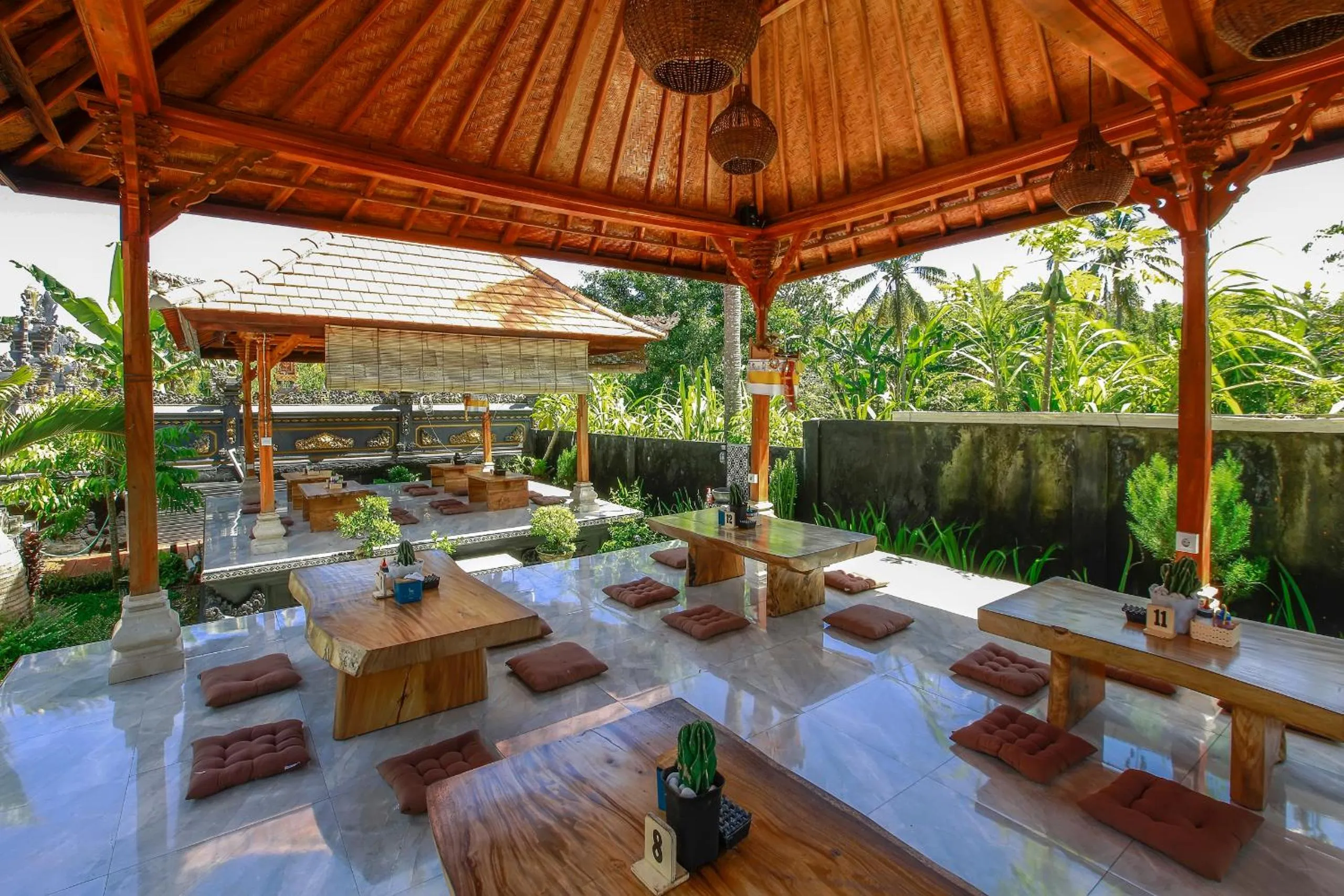 Restaurant/places to eat in THE DARA HILL