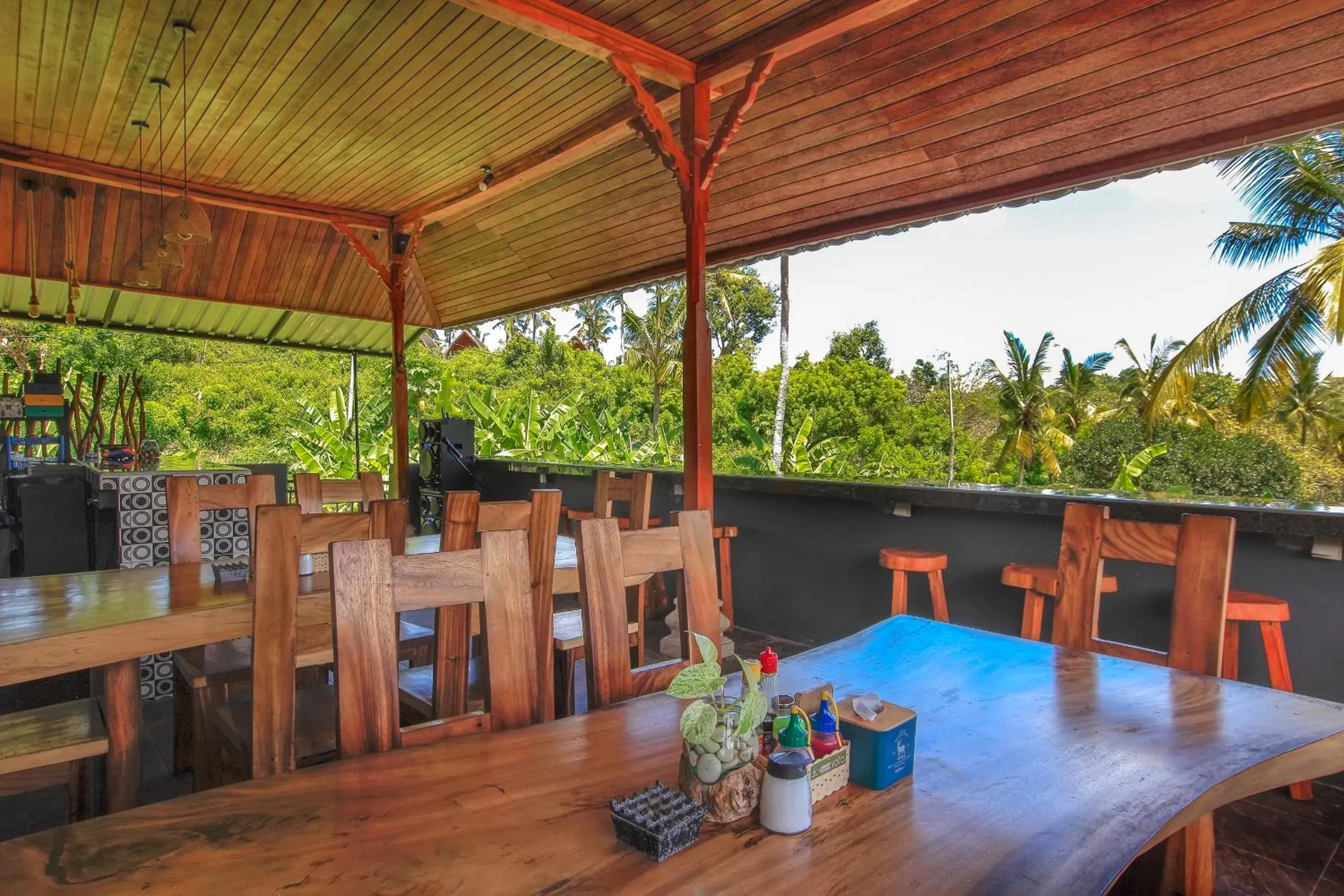 Restaurant/places to eat in THE DARA HILL