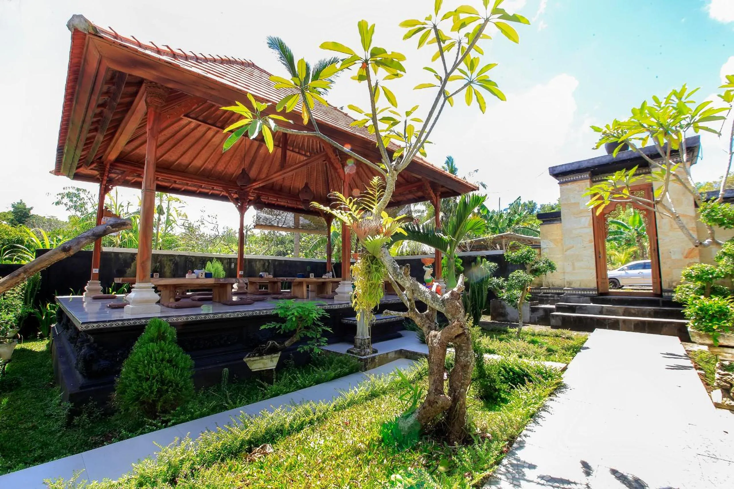 Restaurant/places to eat in THE DARA HILL