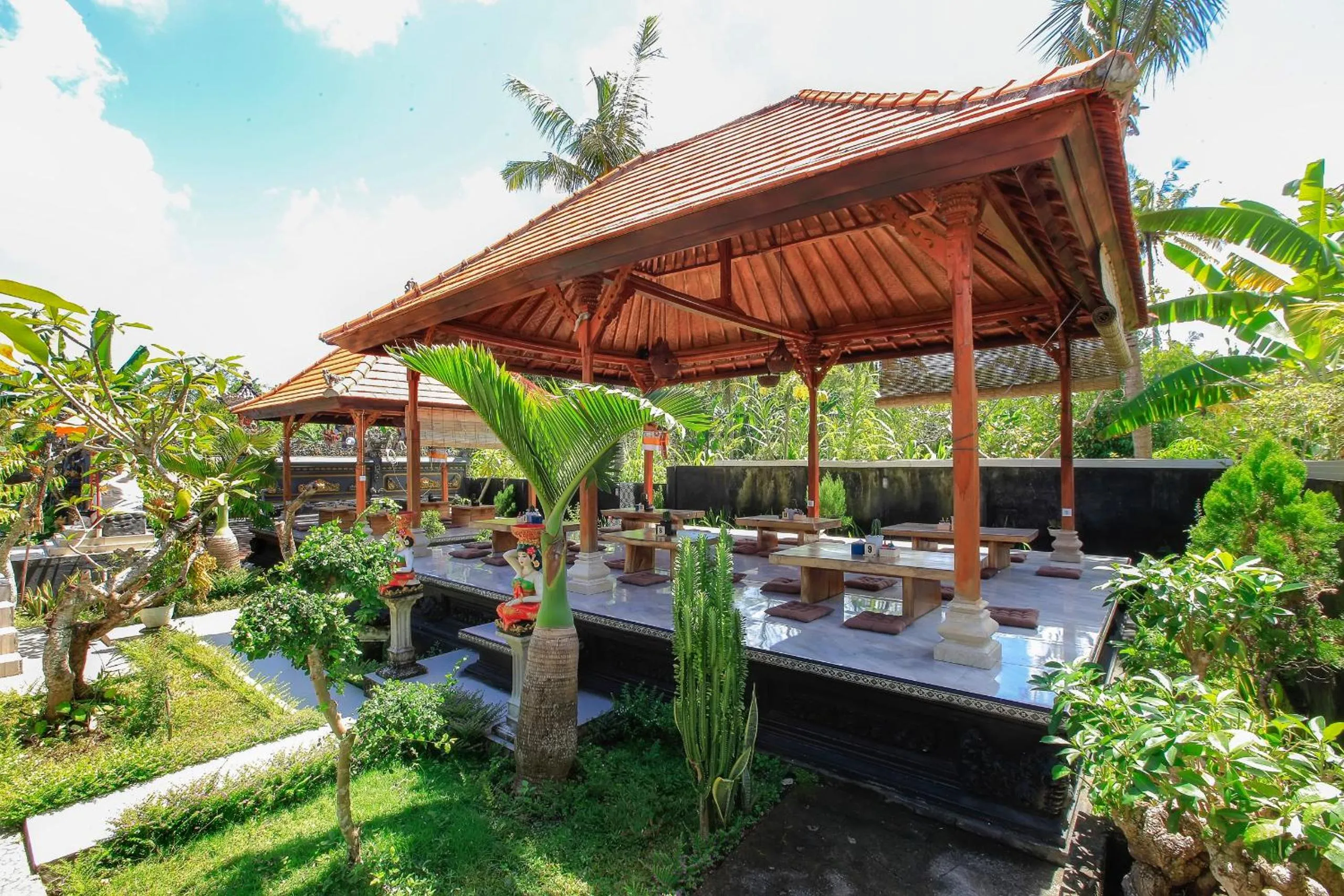 Restaurant/places to eat in THE DARA HILL