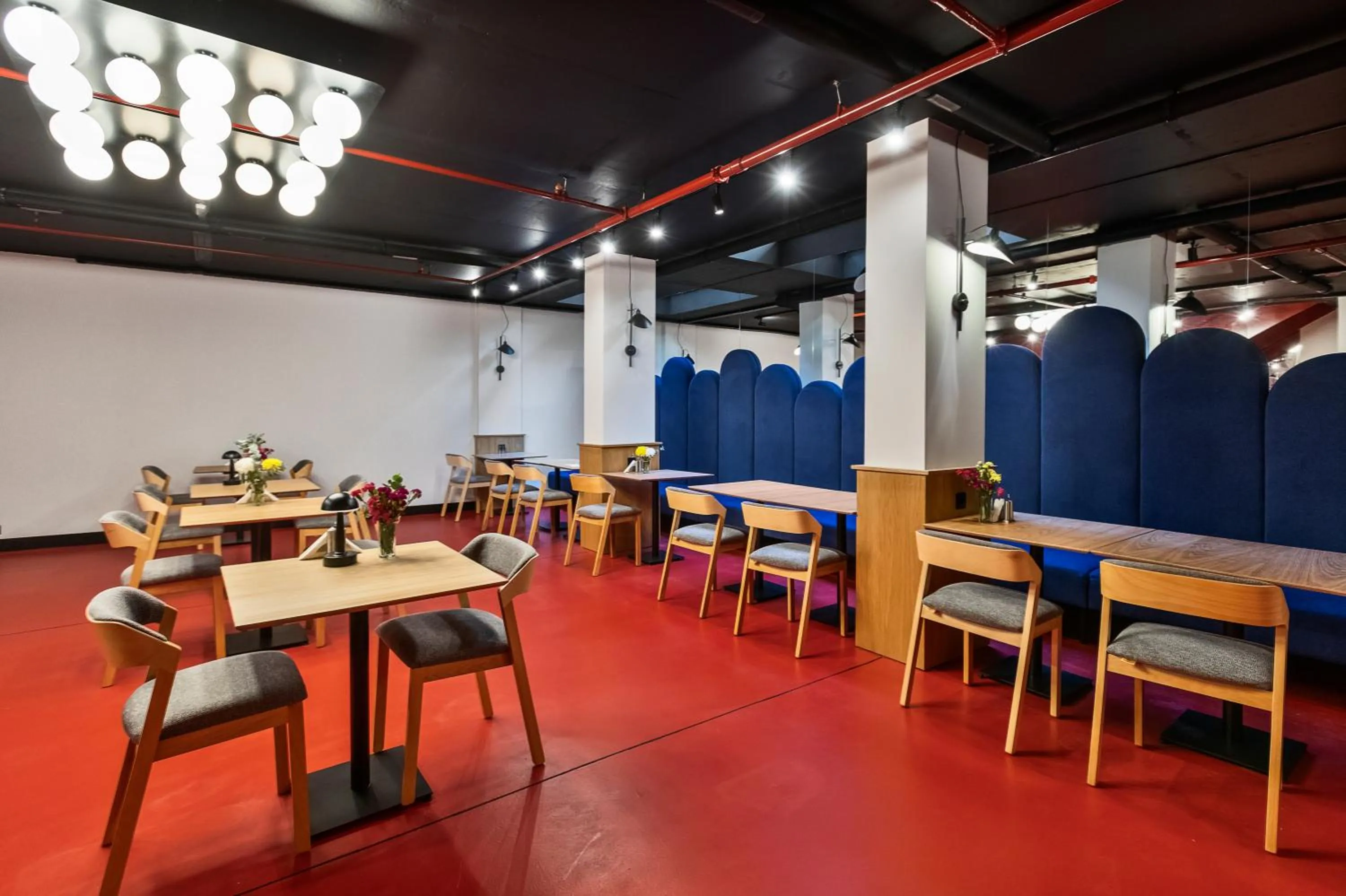 Restaurant/places to eat in Graf Hotel