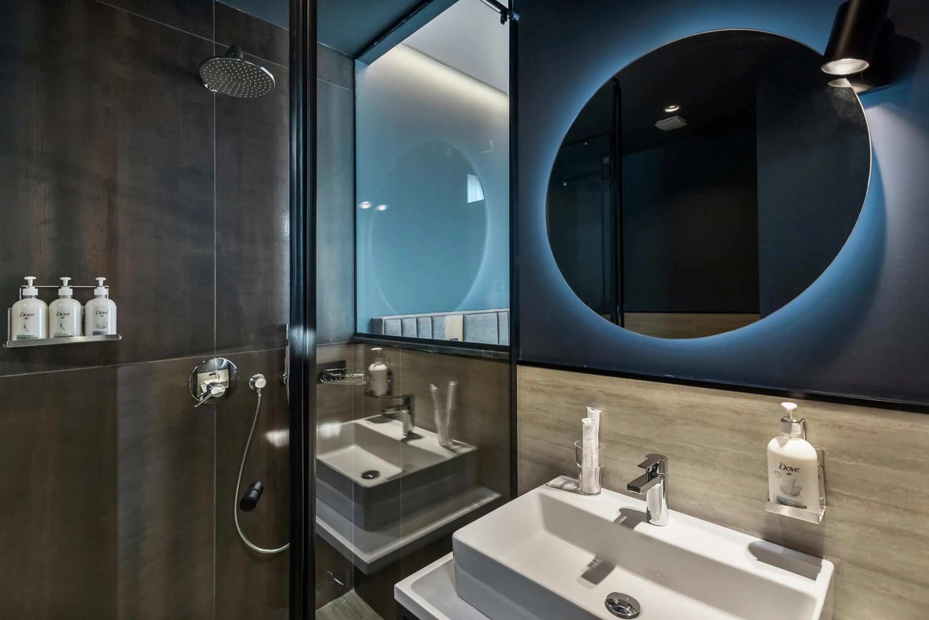 Shower in Graf Hotel