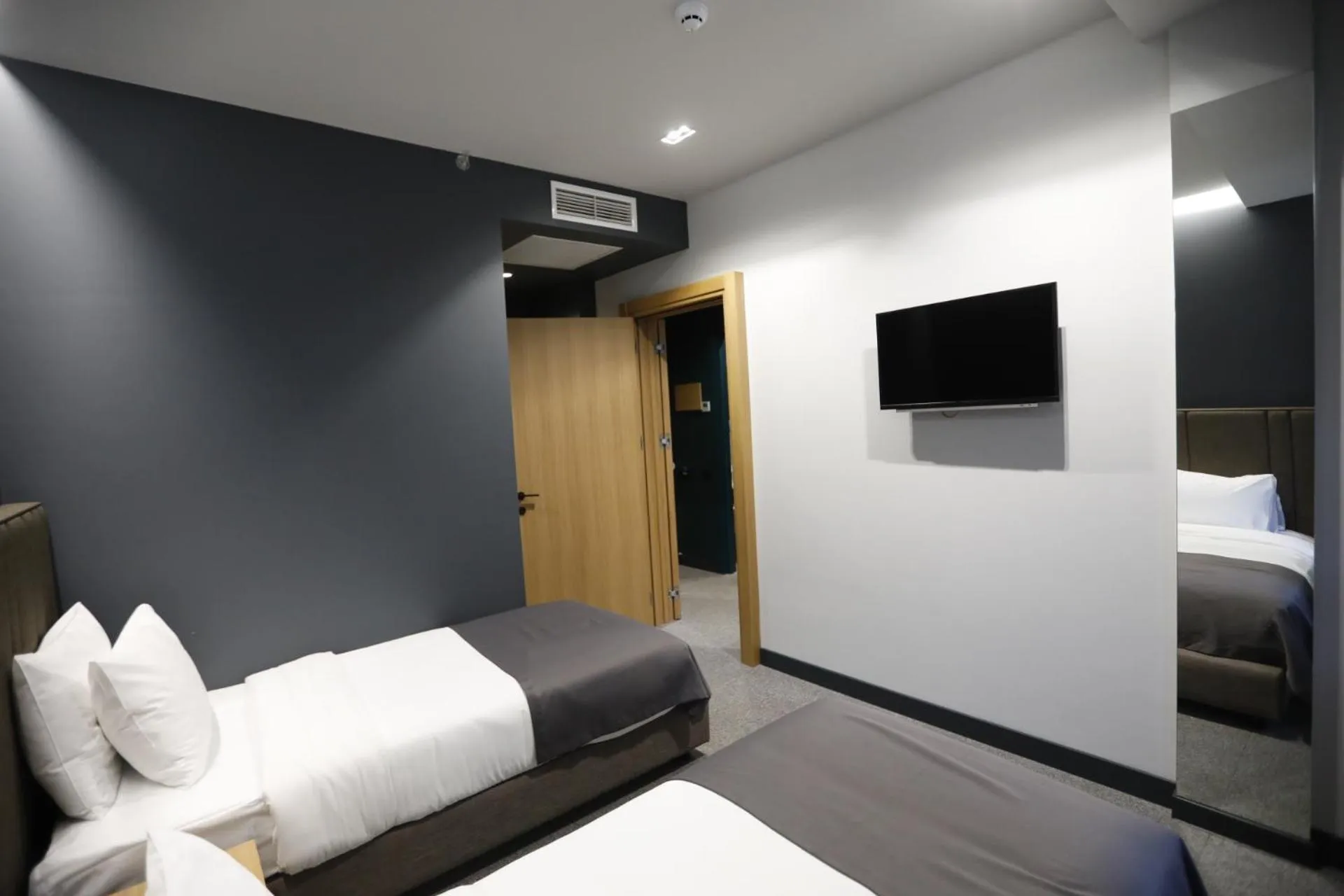 Communal lounge/ TV room, Bed in Graf Hotel